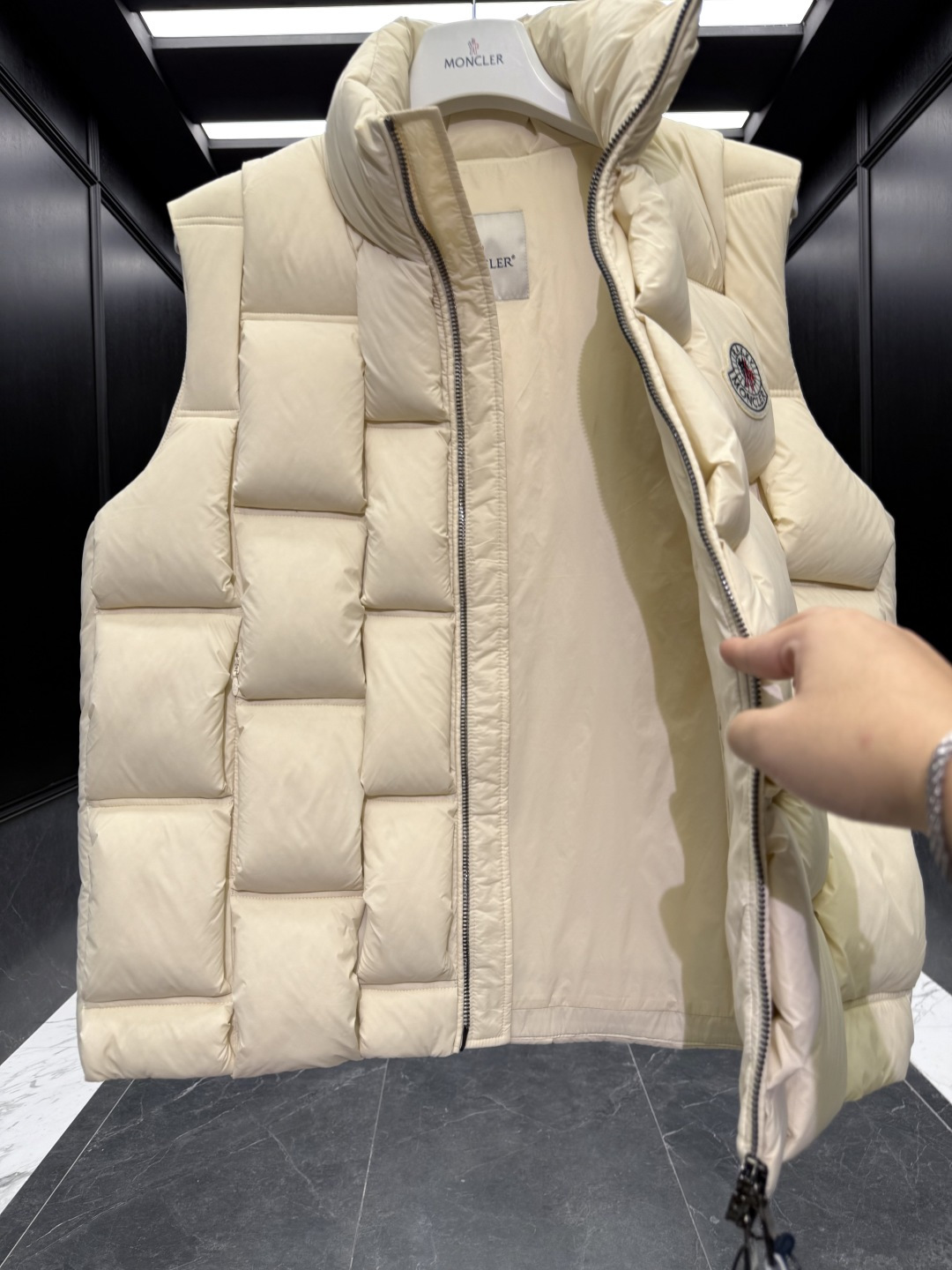 特级羽绒⬆️Moncler x ChristoPher Raxxy 明星同款 男女款3D绗缝拉链羽绒马甲