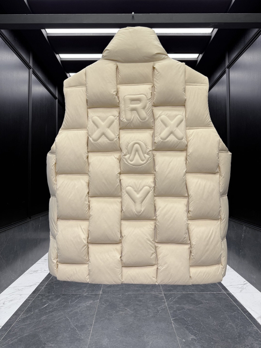 特级羽绒⬆️Moncler x ChristoPher Raxxy 明星同款 男女款3D绗缝拉链羽绒马甲