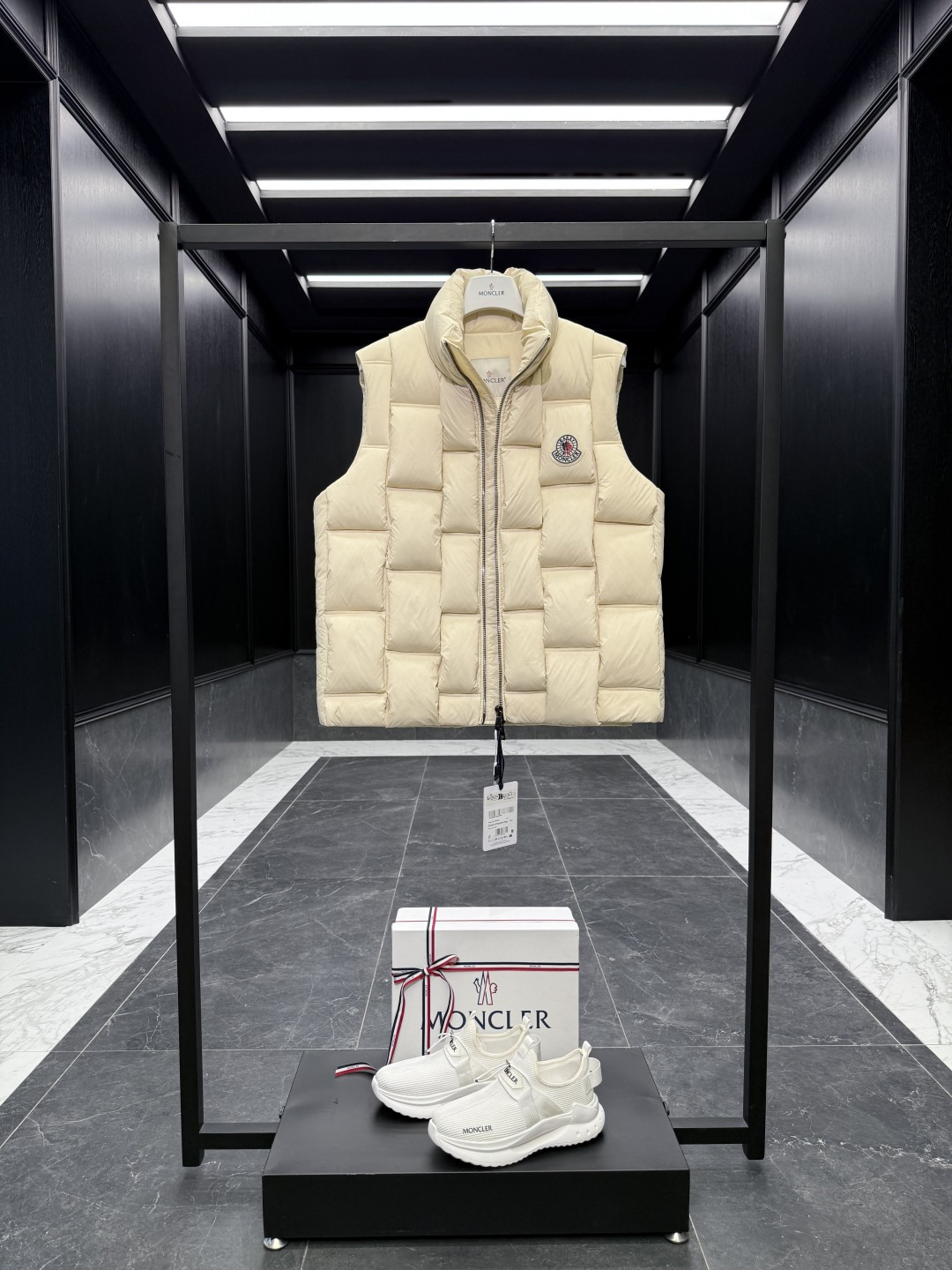 特级羽绒⬆️Moncler x ChristoPher Raxxy 明星同款 男女款3D绗缝拉链羽绒马甲