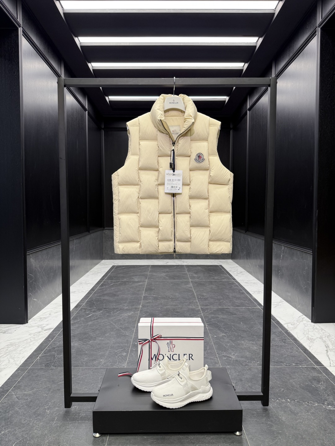 特级羽绒⬆️Moncler x ChristoPher Raxxy 明星同款 男女款3D绗缝拉链羽绒马甲