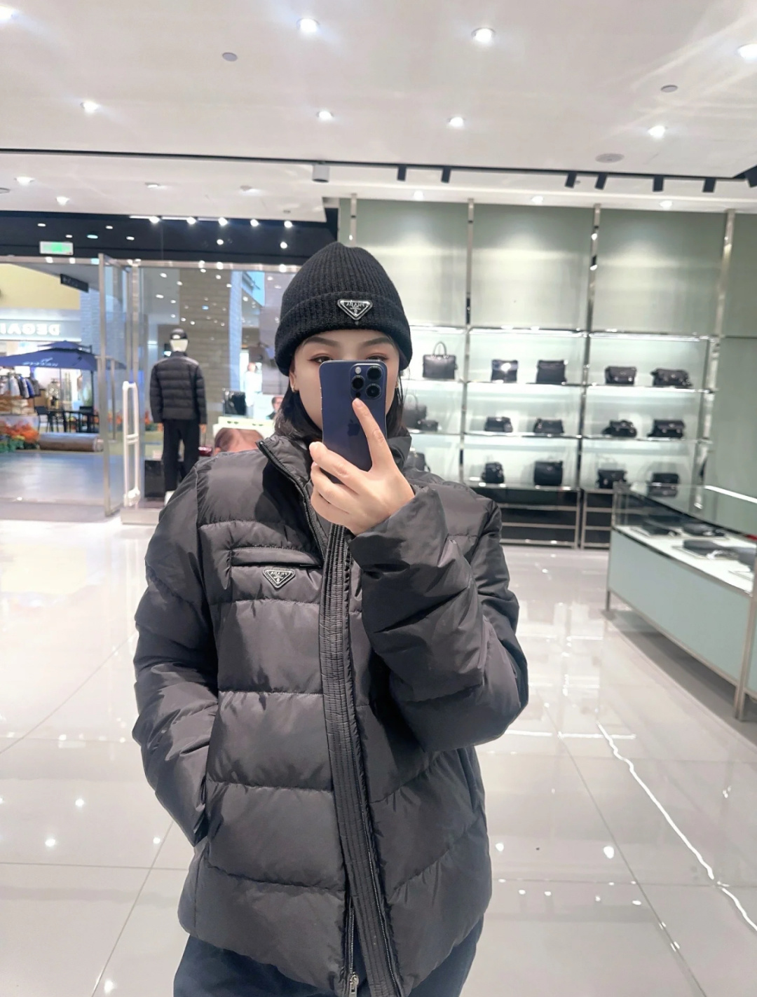 NO:573368,Upper body effect｜Prada Re-Nylon regenerated nylon stand collar down jacket. 2025 new classic style.,,prada,jackets & coats,jackets & coats,down jacket,alexander wang19860909上身效果｜Prada Re-Nylon再生尼龙立领羽绒夹克外套.2025全新经典款.,,prada,jackets & coats,jackets & coats,down jacket,alexander wang,Men's clothing