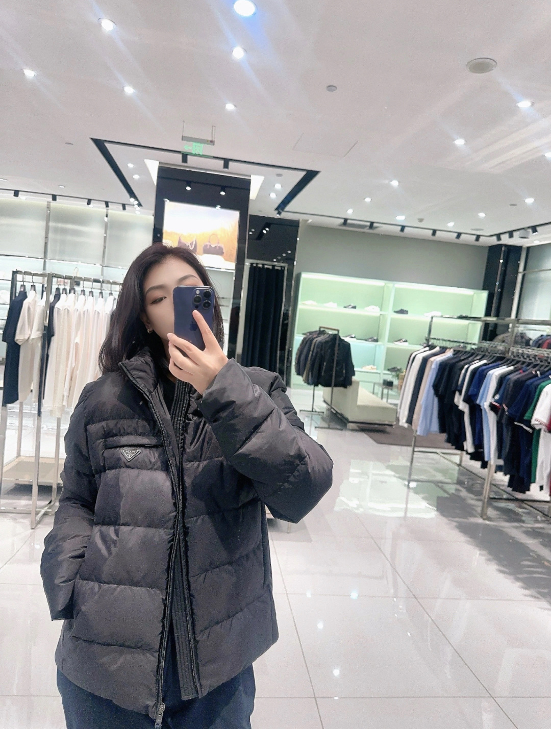 上身效果｜Prada Re-Nylon再生尼龙立领羽绒夹克外套.2025全新经典款.