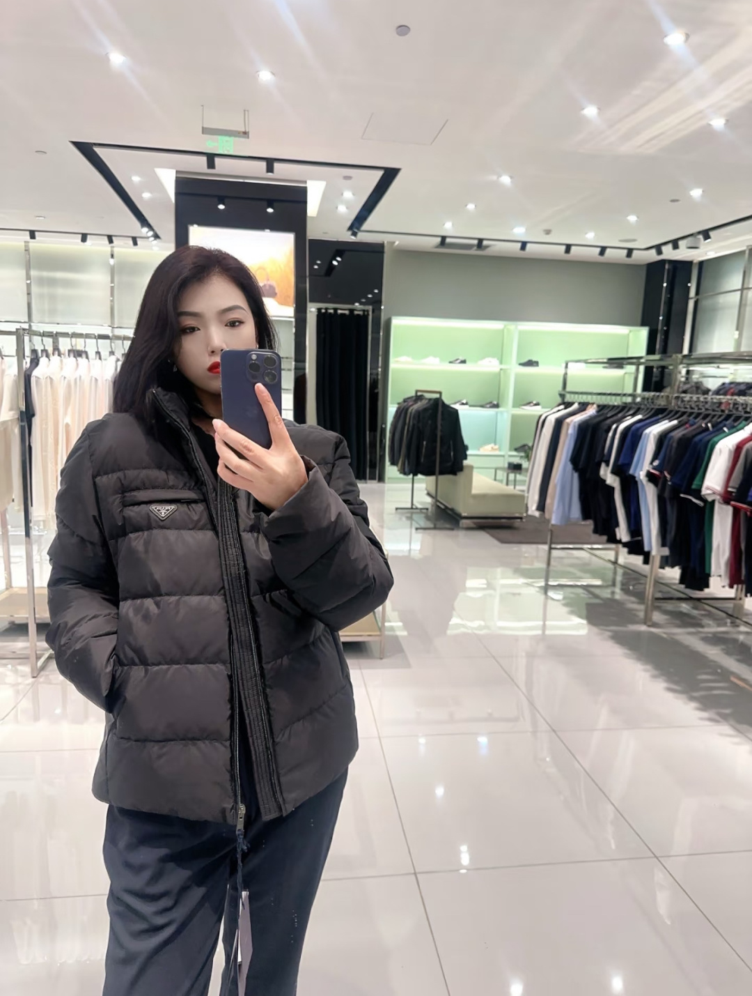 上身效果｜Prada Re-Nylon再生尼龙立领羽绒夹克外套.2025全新经典款.