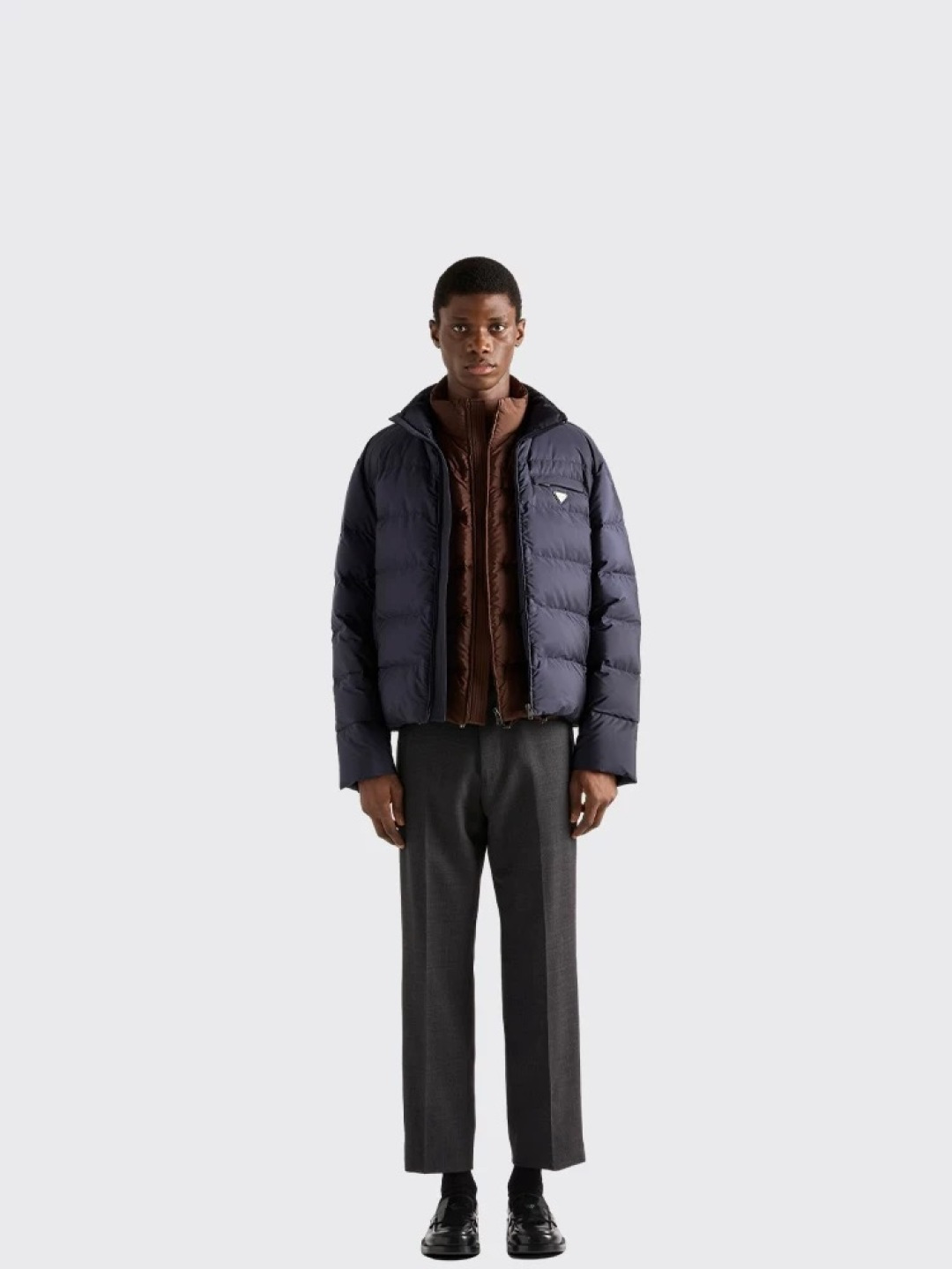 上身效果｜Prada Re-Nylon再生尼龙立领羽绒夹克外套.2025全新经典款.