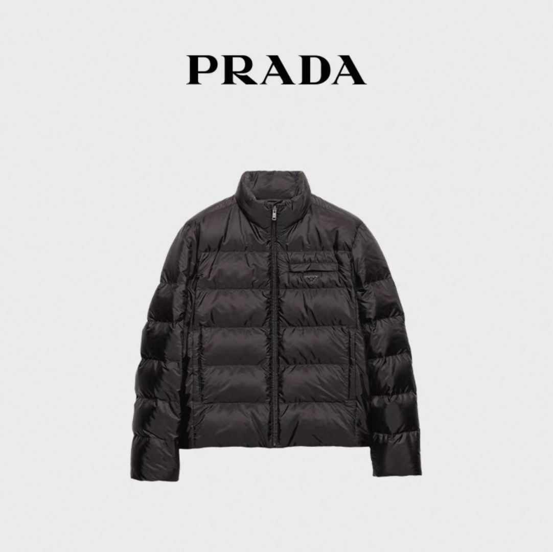 官网售价：¥19750（款号Prada Re-Nylon羽绒夹克）
