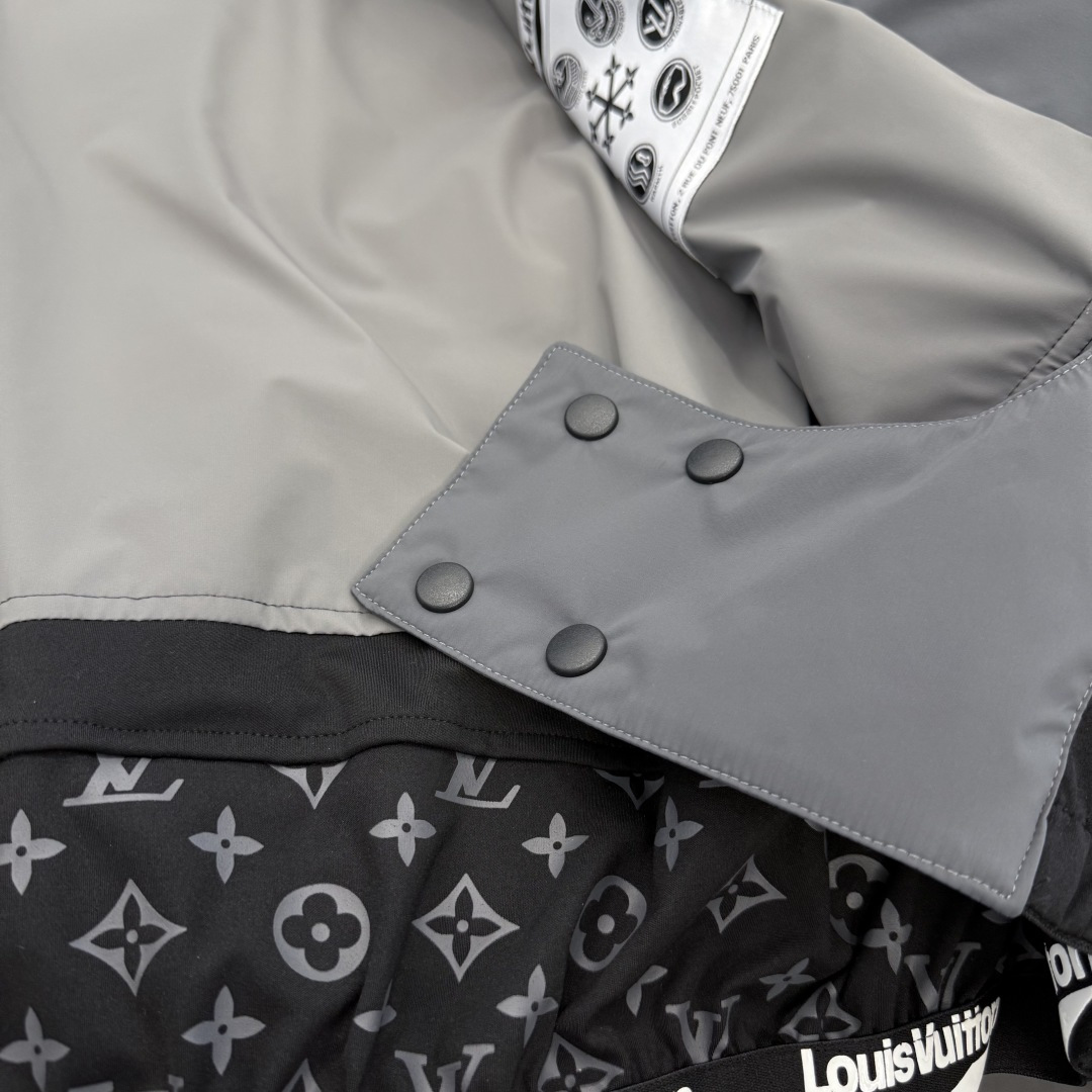 。LOUIS VUITTON LV 秋冬新款SKI滑雪系列灰色潮流长袖连帽拉链羽绒服.极致重工.下手要趁