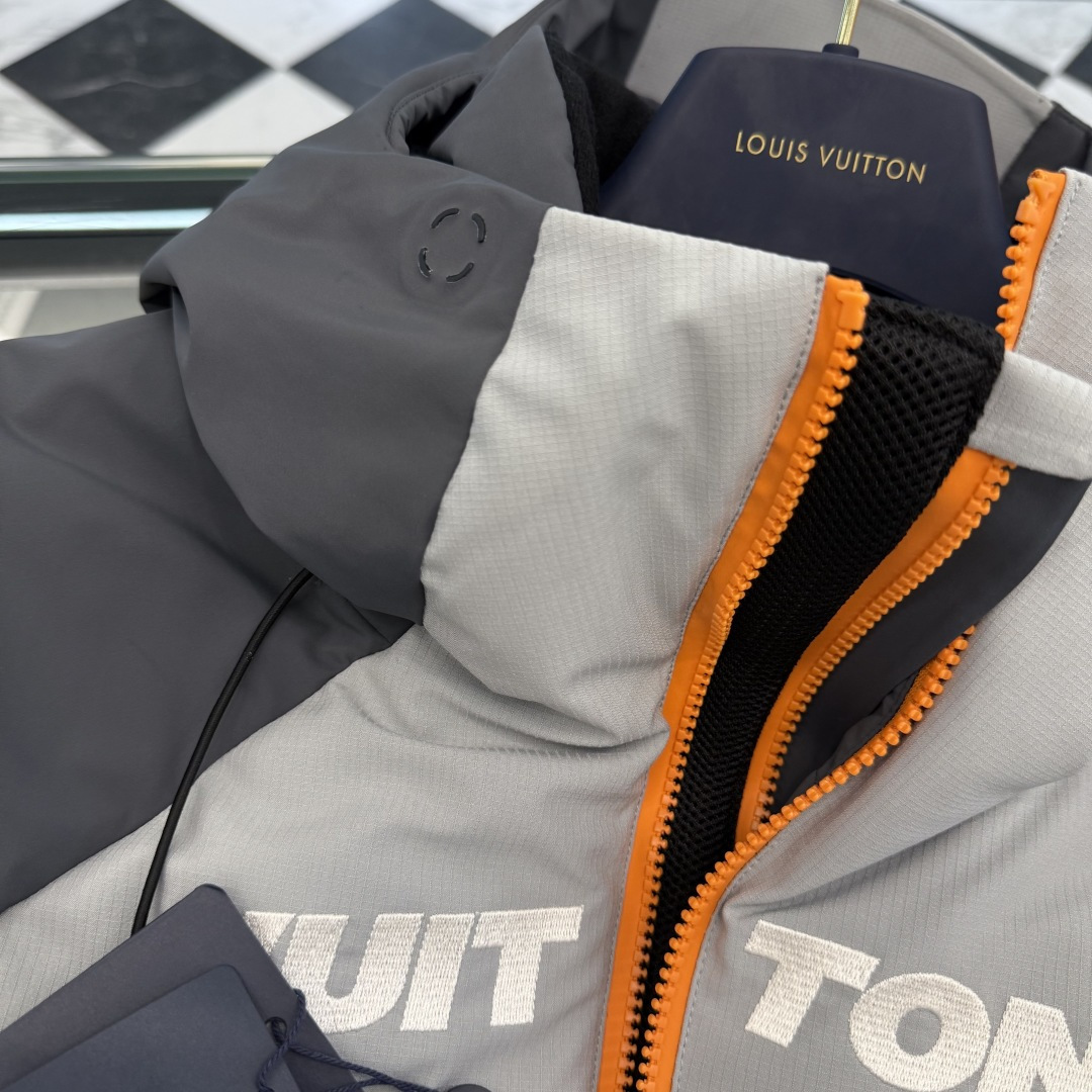 。LOUIS VUITTON LV 秋冬新款SKI滑雪系列灰色潮流长袖连帽拉链羽绒服.极致重工.下手要趁