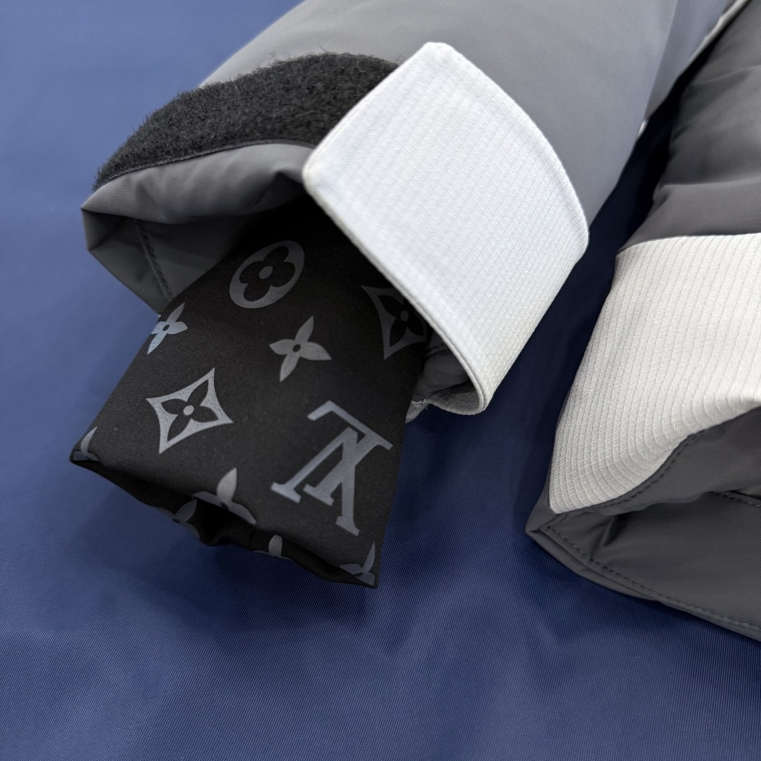 。LOUIS VUITTON LV 秋冬新款SKI滑雪系列灰色潮流长袖连帽拉链羽绒服.极致重工.下手要趁