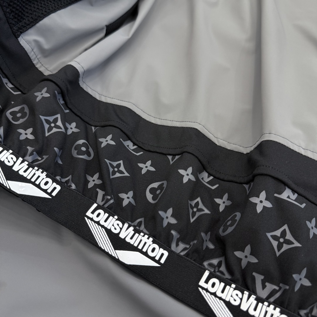 。LOUIS VUITTON LV 秋冬新款SKI滑雪系列灰色潮流长袖连帽拉链羽绒服.极致重工.下手要趁