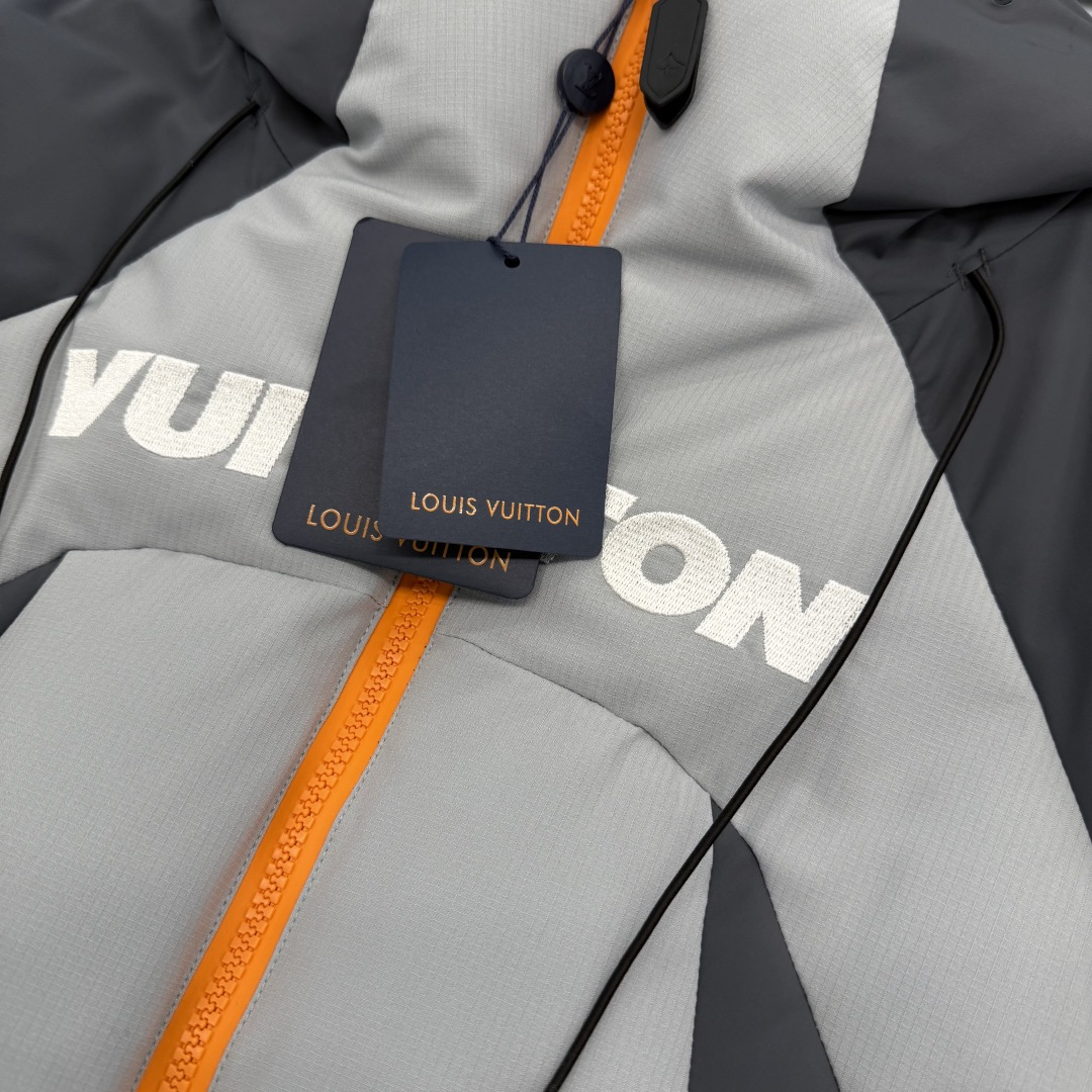 。LOUIS VUITTON LV 秋冬新款SKI滑雪系列灰色潮流长袖连帽拉链羽绒服.极致重工.下手要趁