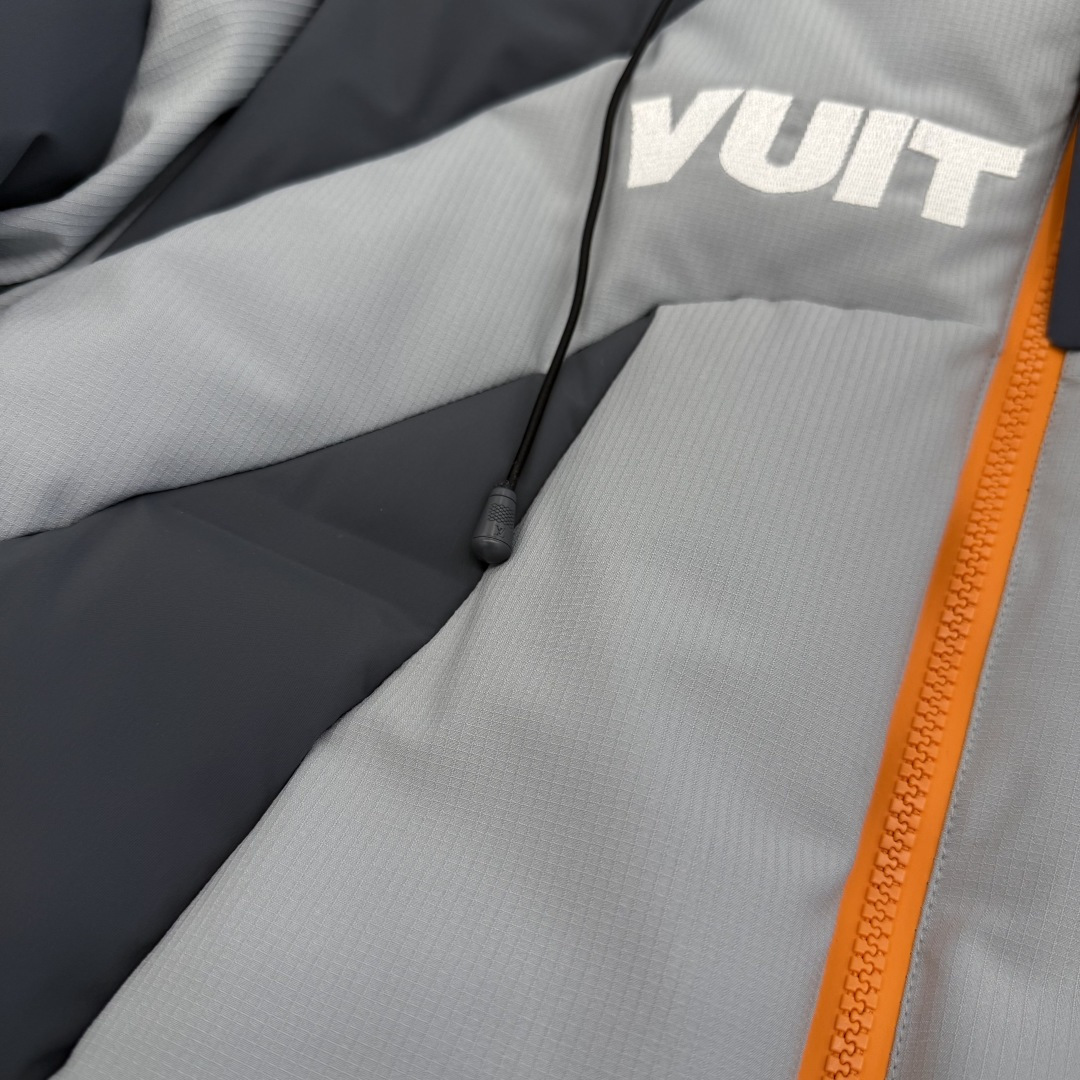 。LOUIS VUITTON LV 秋冬新款SKI滑雪系列灰色潮流长袖连帽拉链羽绒服.极致重工.下手要趁