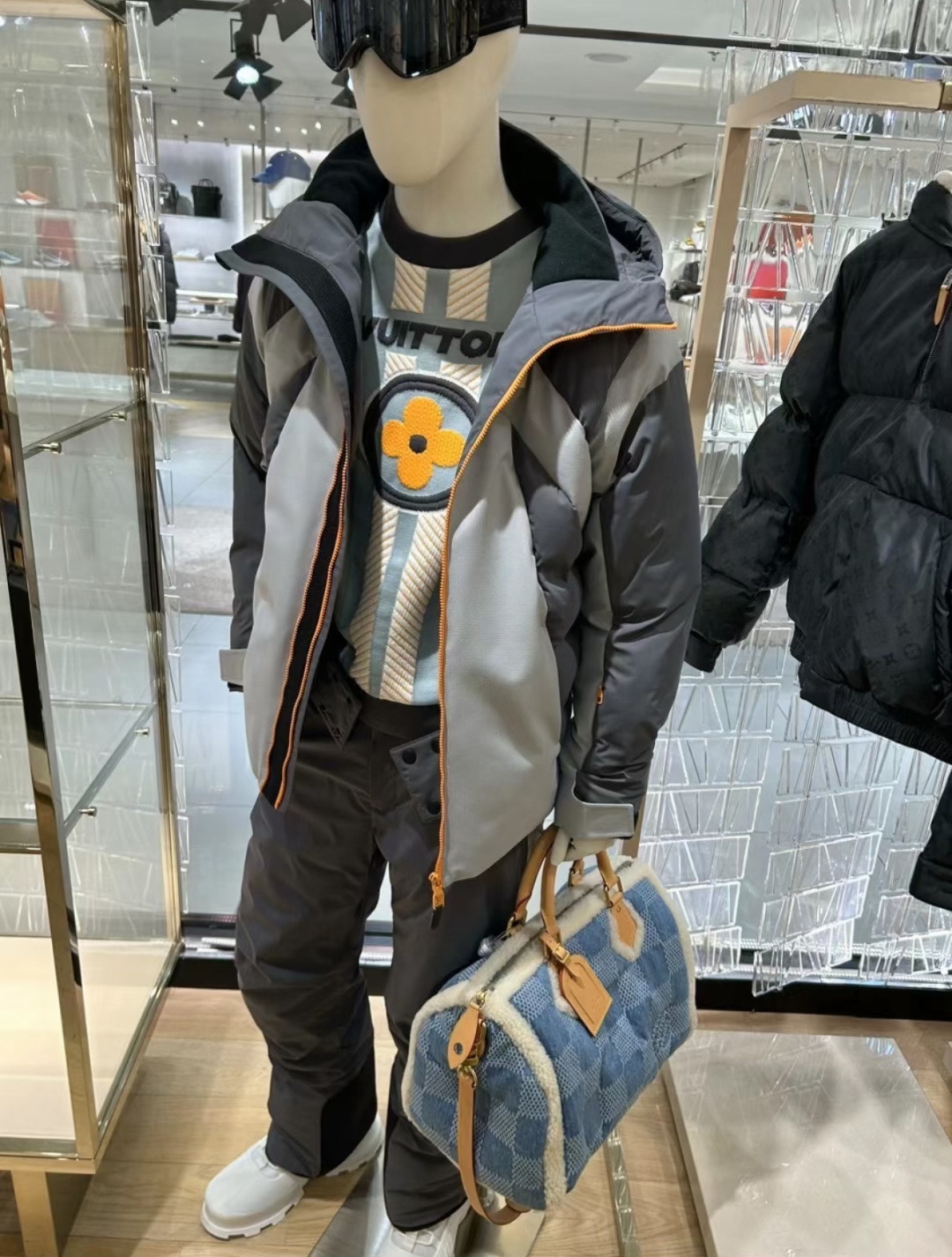 。LOUIS VUITTON LV 秋冬新款SKI滑雪系列灰色潮流长袖连帽拉链羽绒服.柜台实拍参考.必须