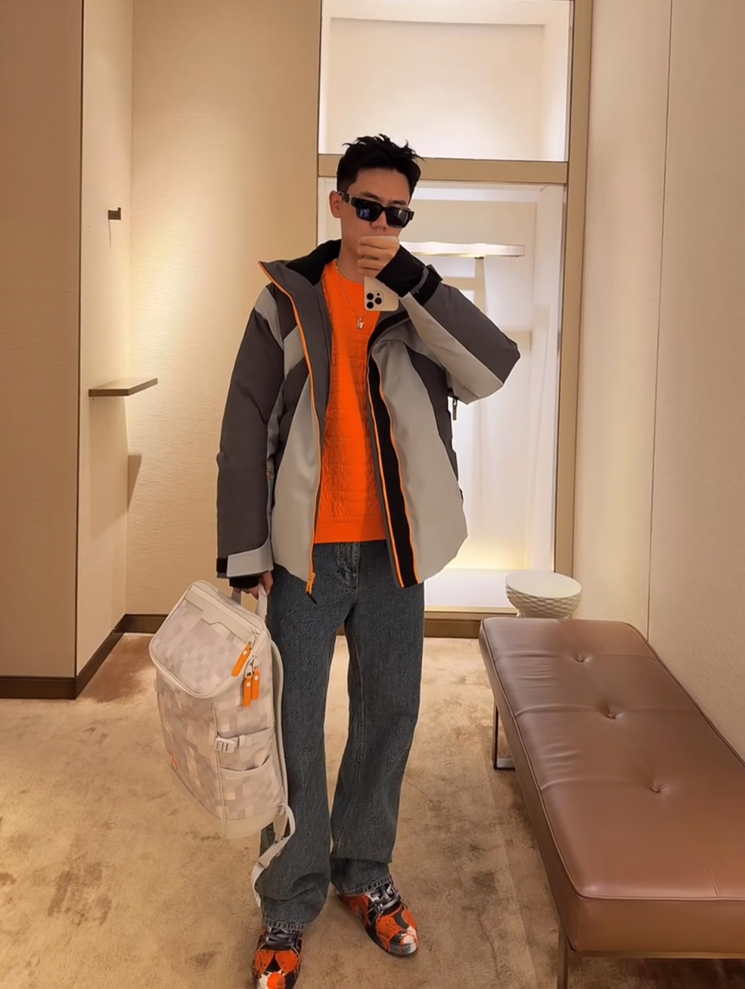 。上身效果｜LOUIS VUITTON LV 秋冬新款SKI滑雪系列灰色潮流长袖连帽拉链羽绒服.男女上身