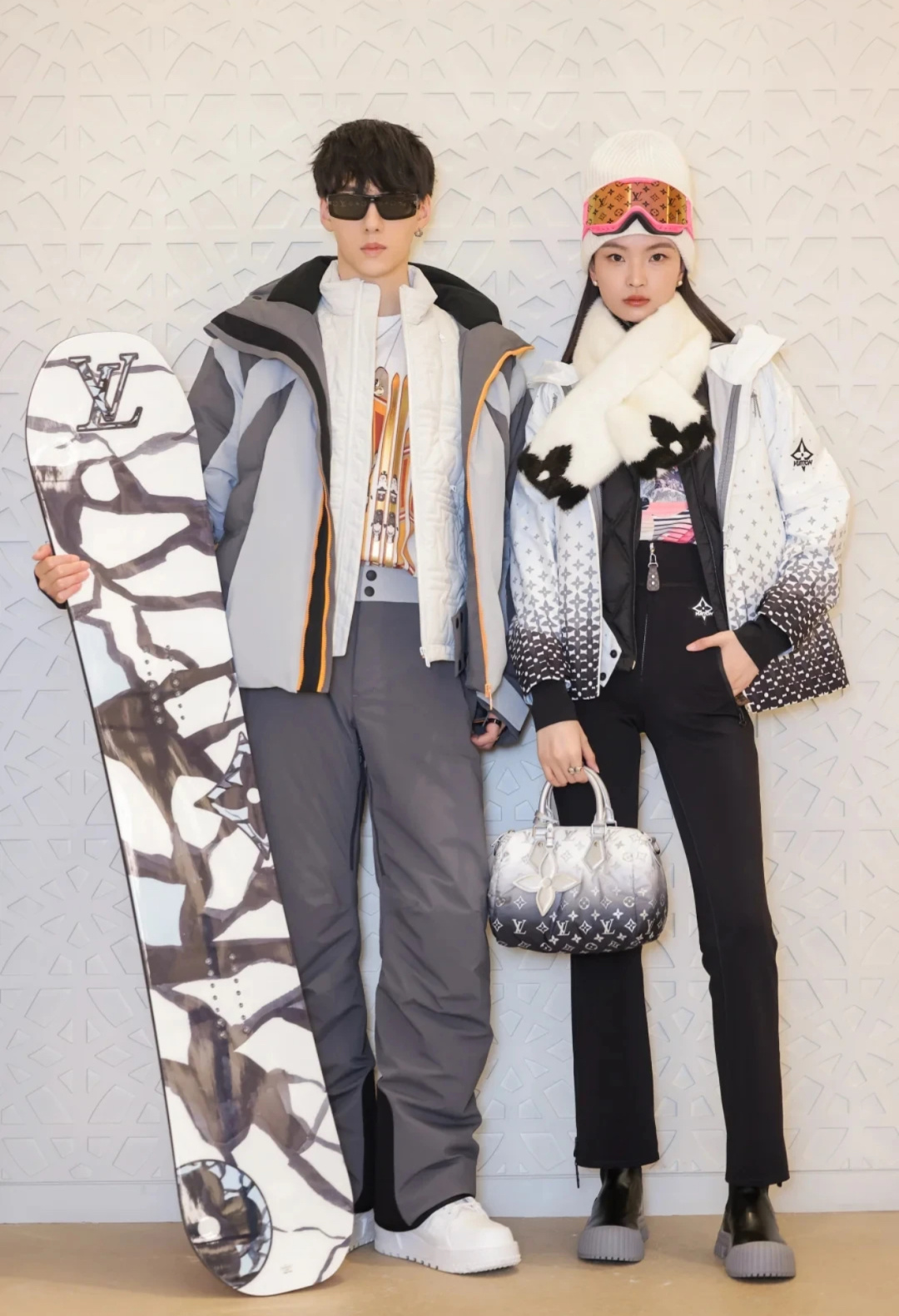 。上身效果｜LOUIS VUITTON LV 秋冬新款SKI滑雪系列灰色潮流长袖连帽拉链羽绒服.男女上身