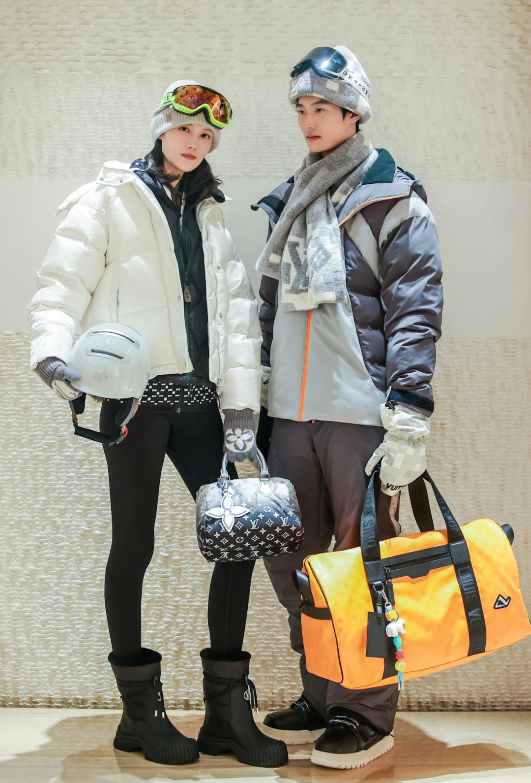 。上身效果｜LOUIS VUITTON LV 秋冬新款SKI滑雪系列灰色潮流长袖连帽拉链羽绒服.男女上身