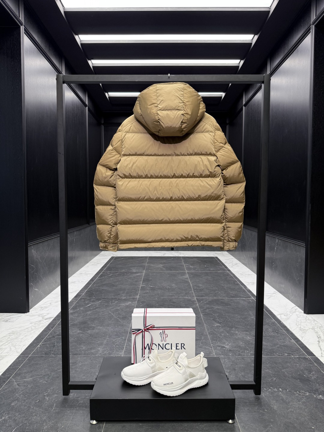 特级羽绒⬆️Moncler王牌经典,2025全新上市.Maya(全新科技尼龙)男士哑光短款羽绒夹克外套.