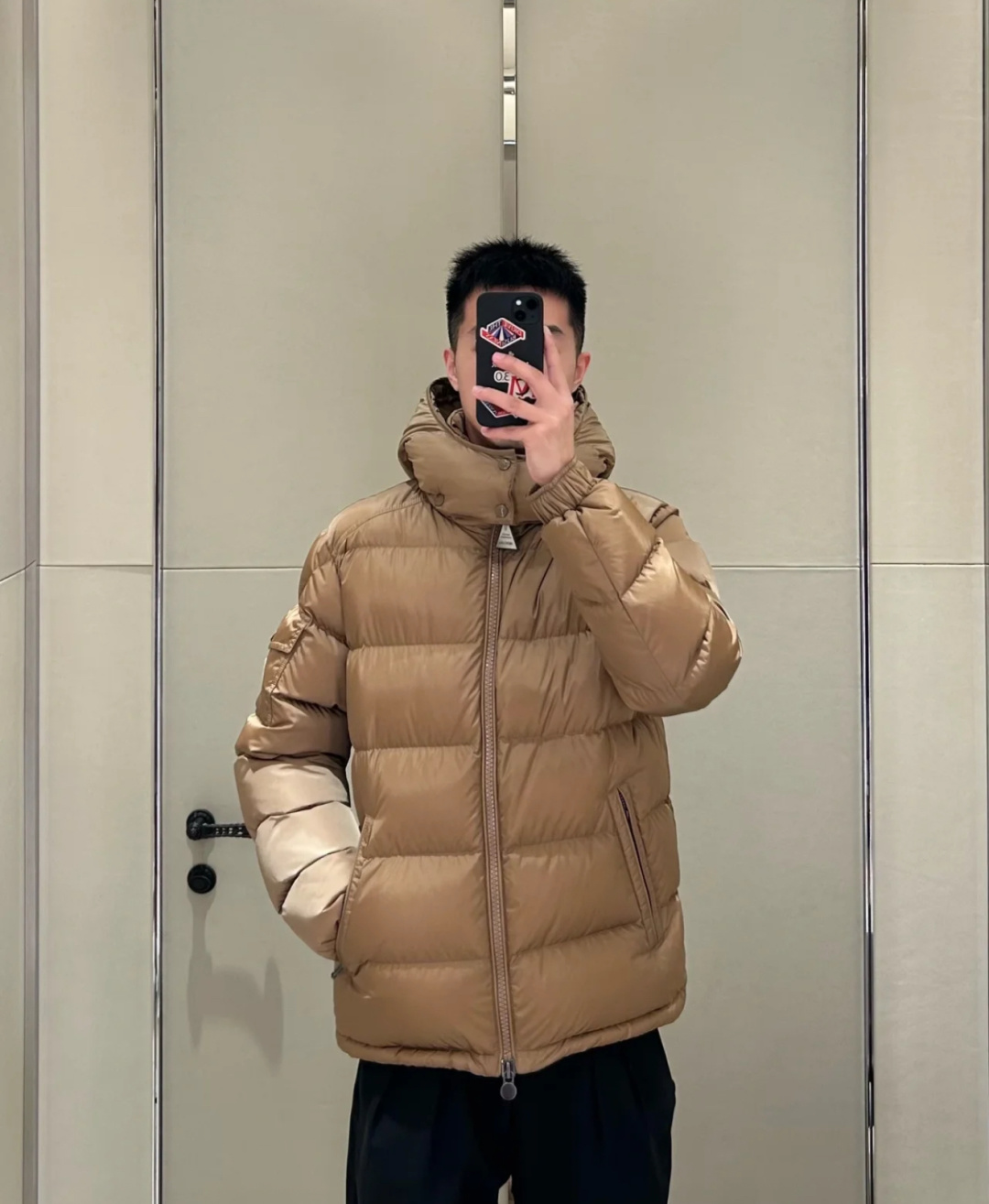 上身效果｜Moncler王牌经典,2025全新上市.Maya(全新科技尼龙)男士哑光短款羽绒夹克外套.限