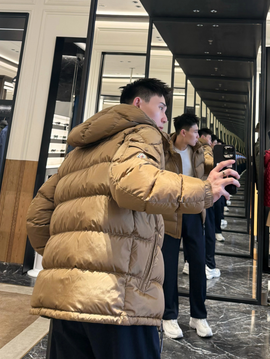 上身效果｜Moncler王牌经典,2025全新上市.Maya(全新科技尼龙)男士哑光短款羽绒夹克外套.限