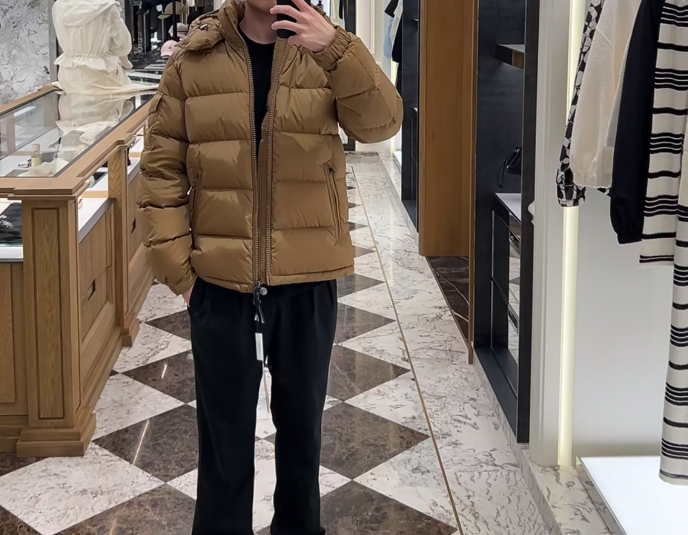 上身效果｜Moncler王牌经典,2025全新上市.Maya(全新科技尼龙)男士哑光短款羽绒夹克外套.限