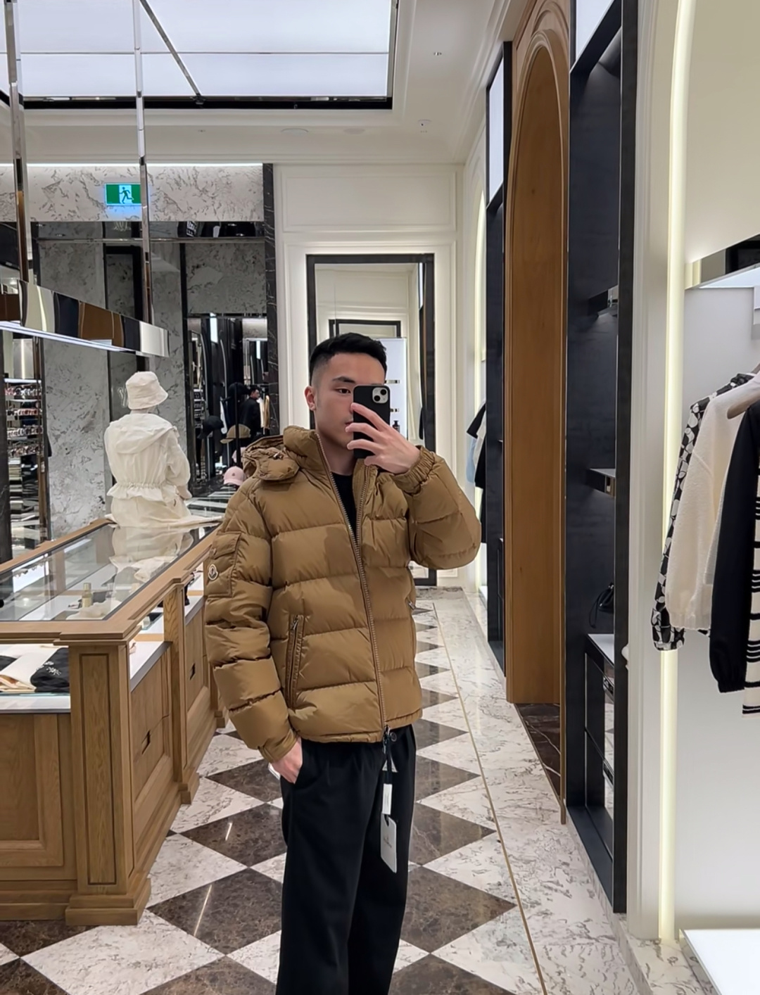 上身效果｜Moncler王牌经典,2025全新上市.Maya(全新科技尼龙)男士哑光短款羽绒夹克外套.限