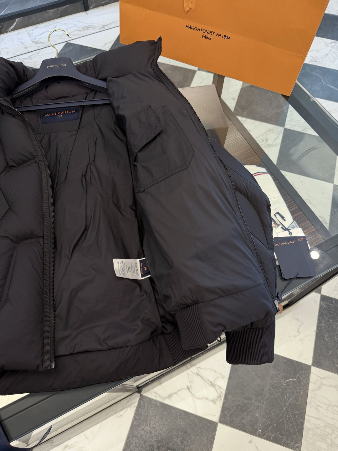 羽绒服 特级羽绒⬆️ Louis Vuitton Lv2025全新重工机甲风立领羽绒外套.鹅绒填充.极致