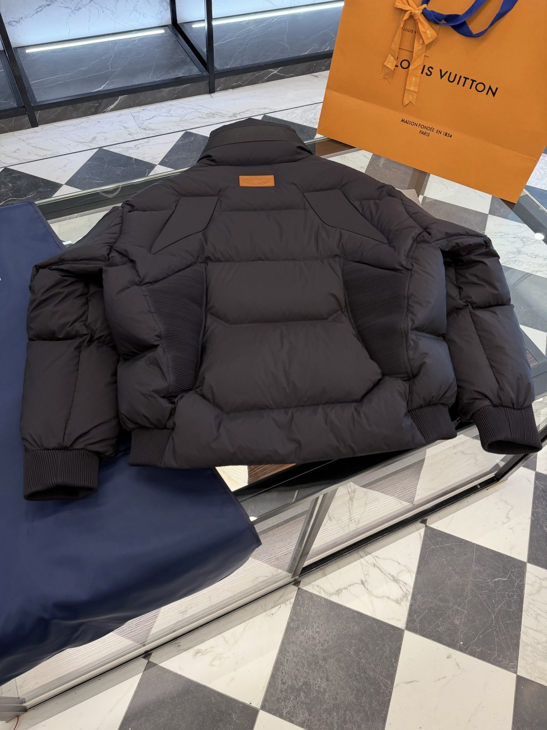 羽绒服 特级羽绒⬆️ Louis Vuitton Lv2025全新重工机甲风立领羽绒外套.鹅绒填充.极致