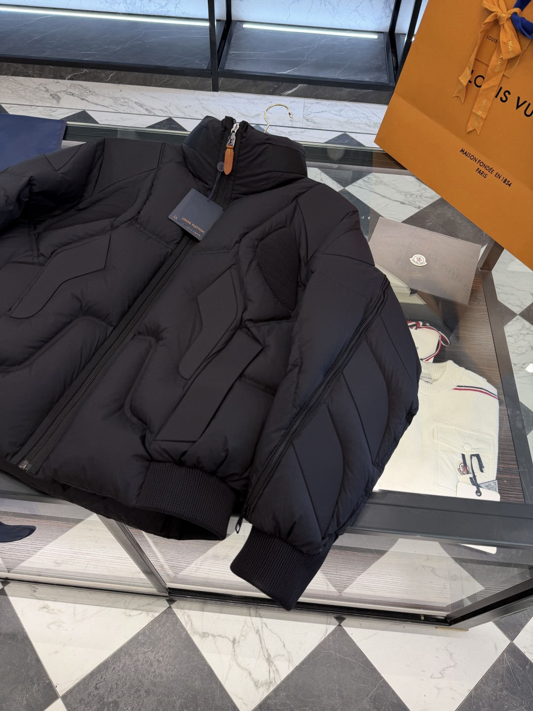 羽绒服 特级羽绒⬆️ Louis Vuitton Lv2025全新重工机甲风立领羽绒外套.鹅绒填充.极致