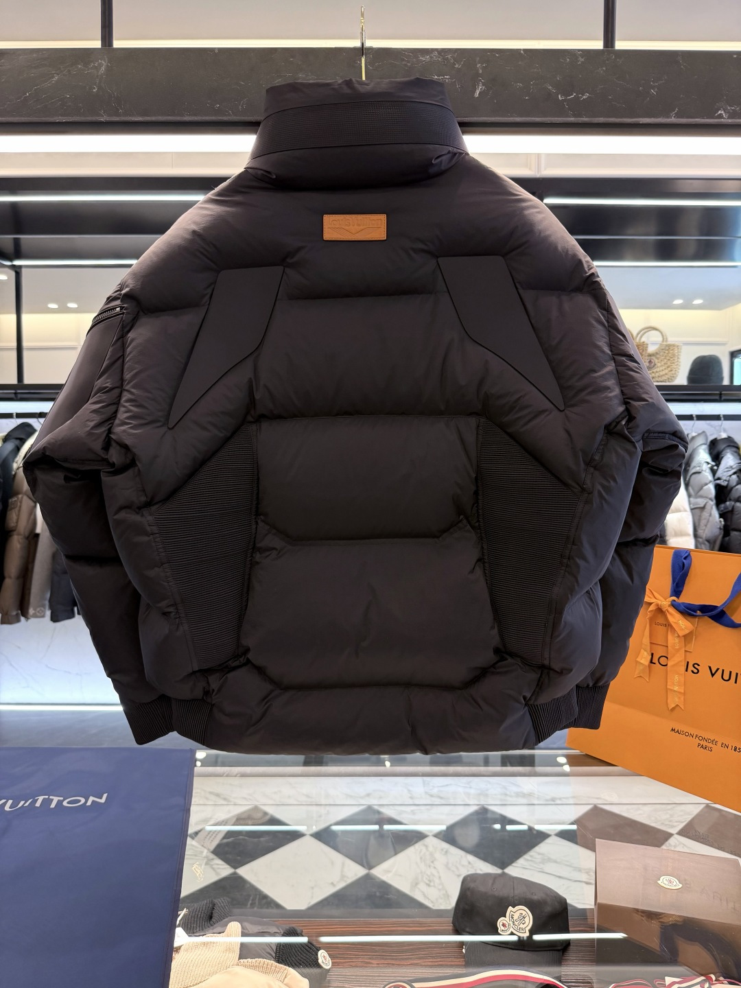 羽绒服 特级羽绒⬆️ Louis Vuitton Lv2025全新重工机甲风立领羽绒外套.鹅绒填充.极致