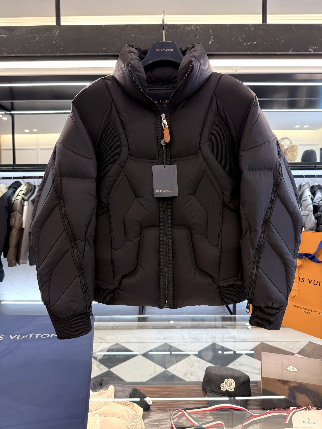 羽绒服 特级羽绒⬆️ Louis Vuitton Lv2025全新重工机甲风立领羽绒外套.鹅绒填充.极致