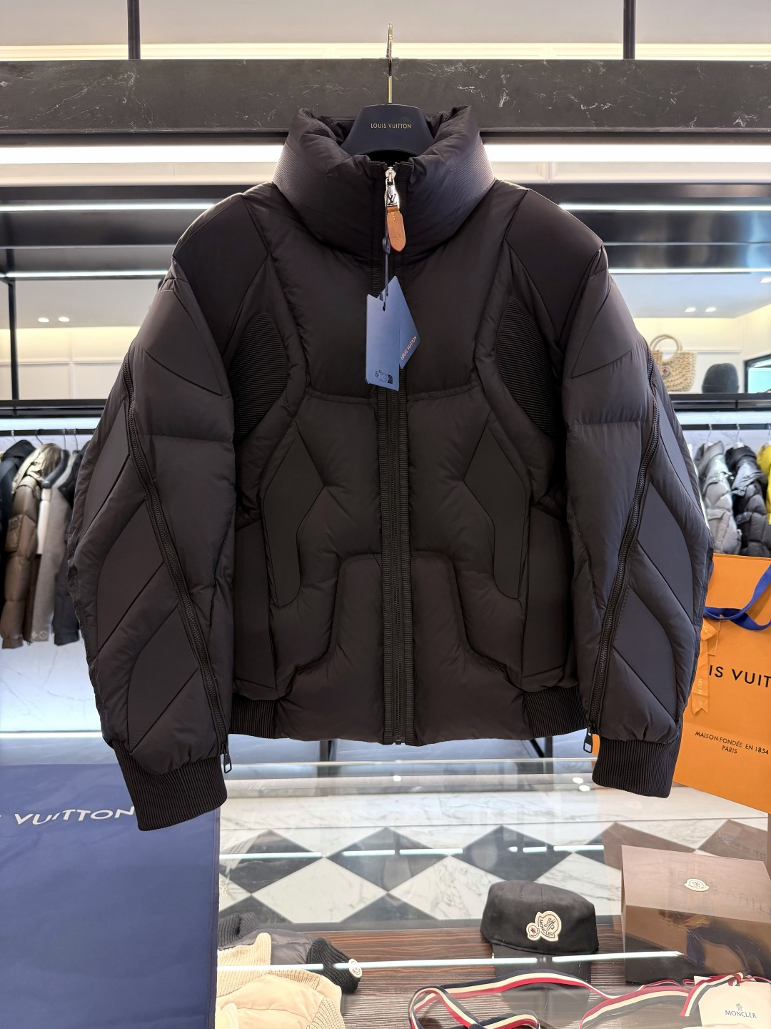 羽绒服 特级羽绒⬆️ Louis Vuitton Lv2025全新重工机甲风立领羽绒外套.鹅绒填充.极致