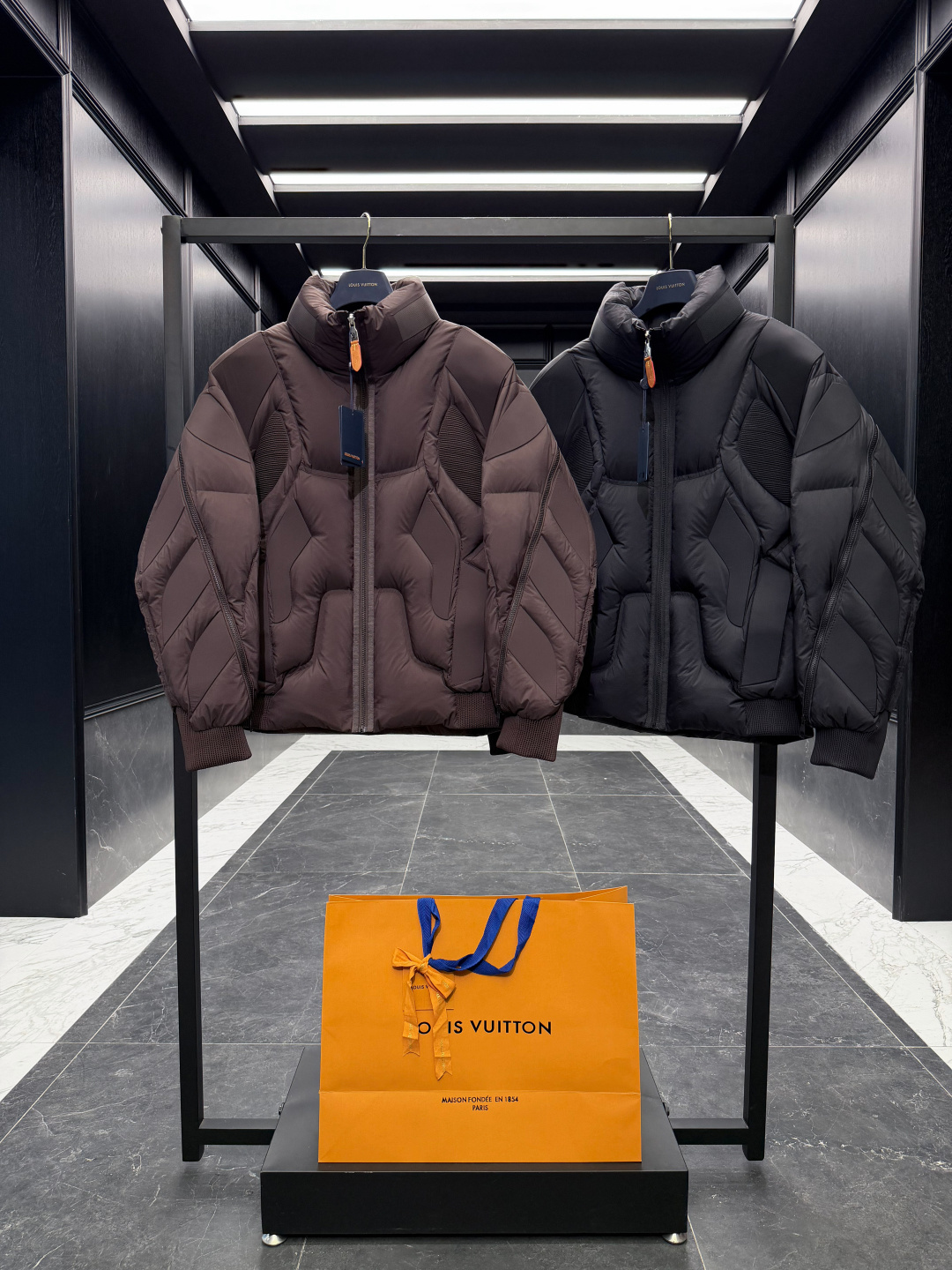 羽绒服 特级羽绒⬆️ Louis Vuitton Lv2025全新重工机甲风立领羽绒外套.鹅绒填充.极致