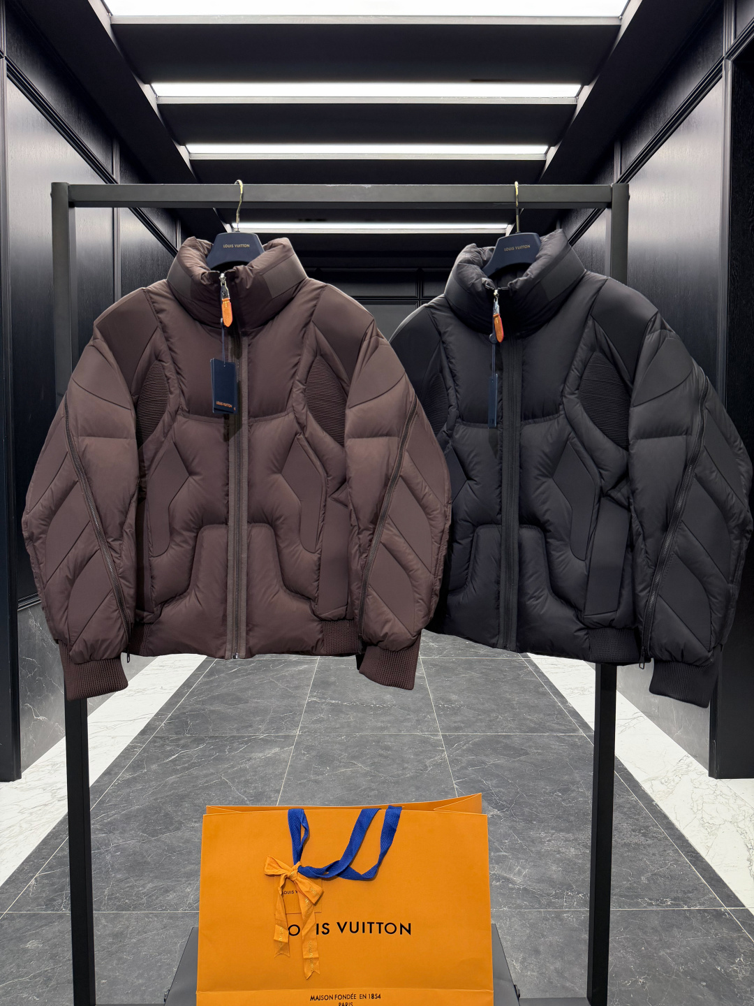 羽绒服 特级羽绒⬆️ Louis Vuitton Lv2025全新重工机甲风立领羽绒外套.鹅绒填充.极致