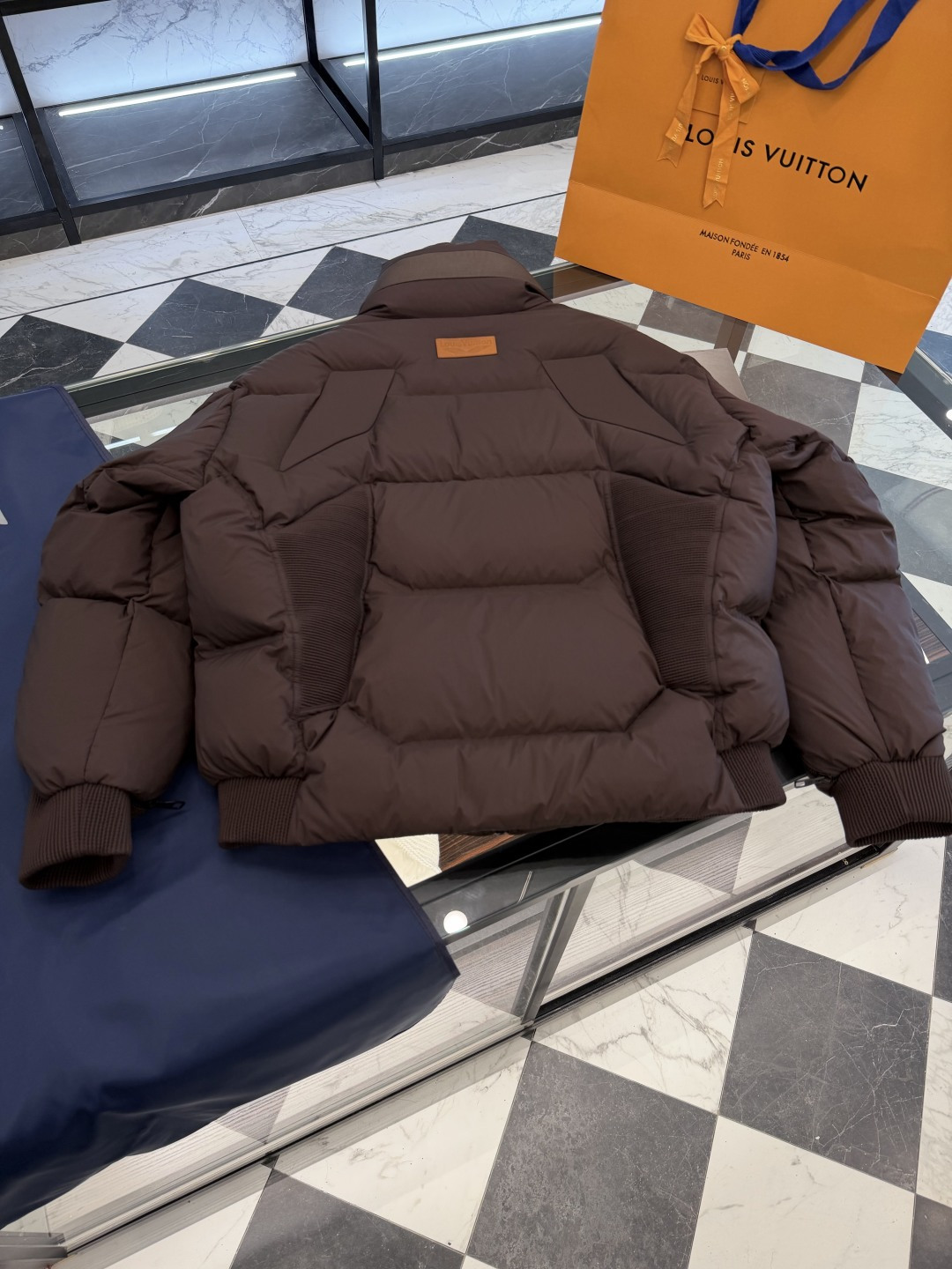 羽绒服 特级羽绒⬆️ Louis Vuitton Lv2025全新重工机甲风立领羽绒外套.鹅绒填充.极致