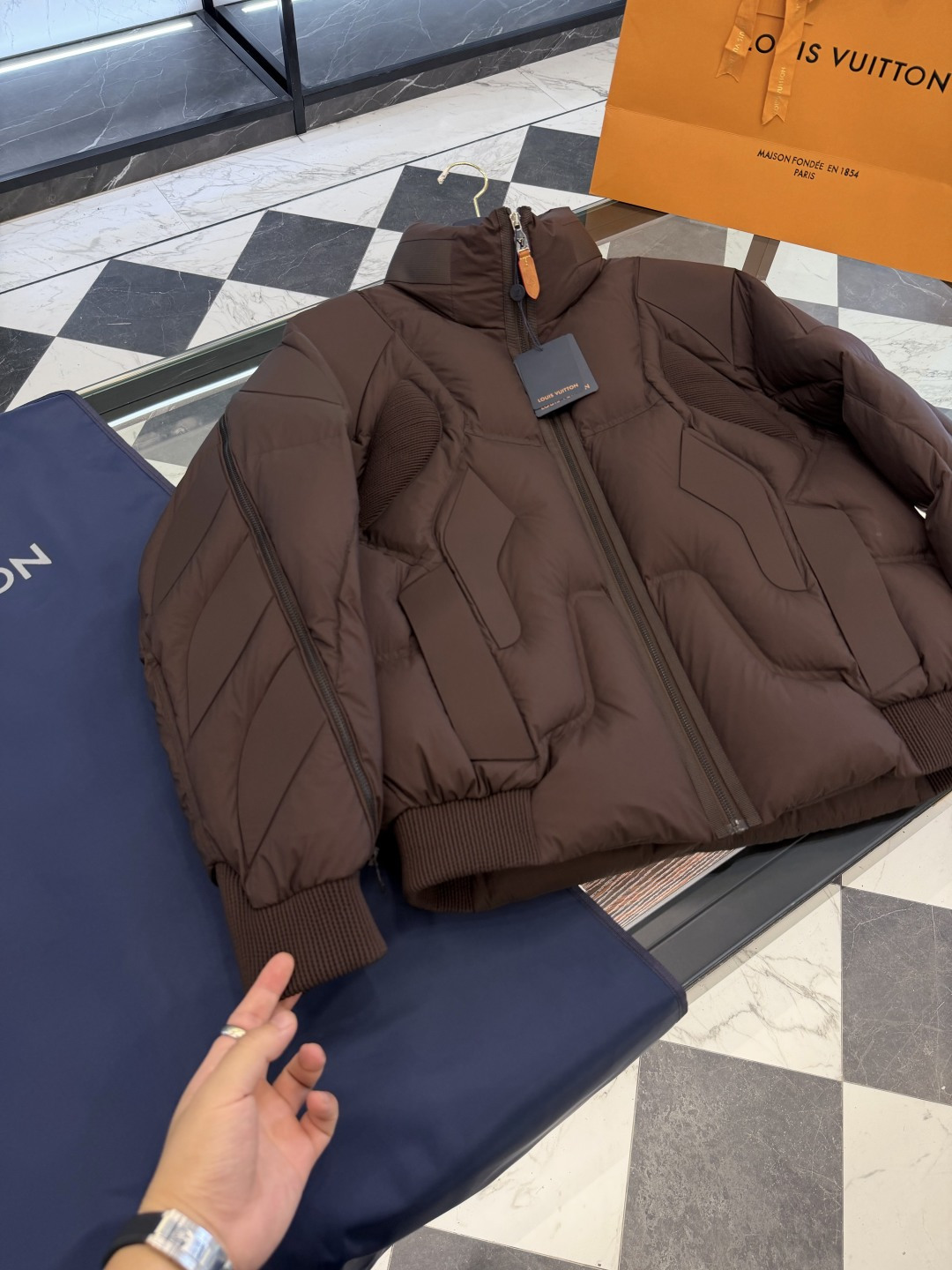 羽绒服 特级羽绒⬆️ Louis Vuitton Lv2025全新重工机甲风立领羽绒外套.鹅绒填充.极致