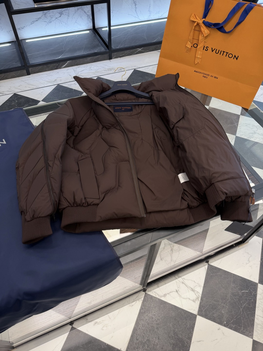 羽绒服 特级羽绒⬆️ Louis Vuitton Lv2025全新重工机甲风立领羽绒外套.鹅绒填充.极致