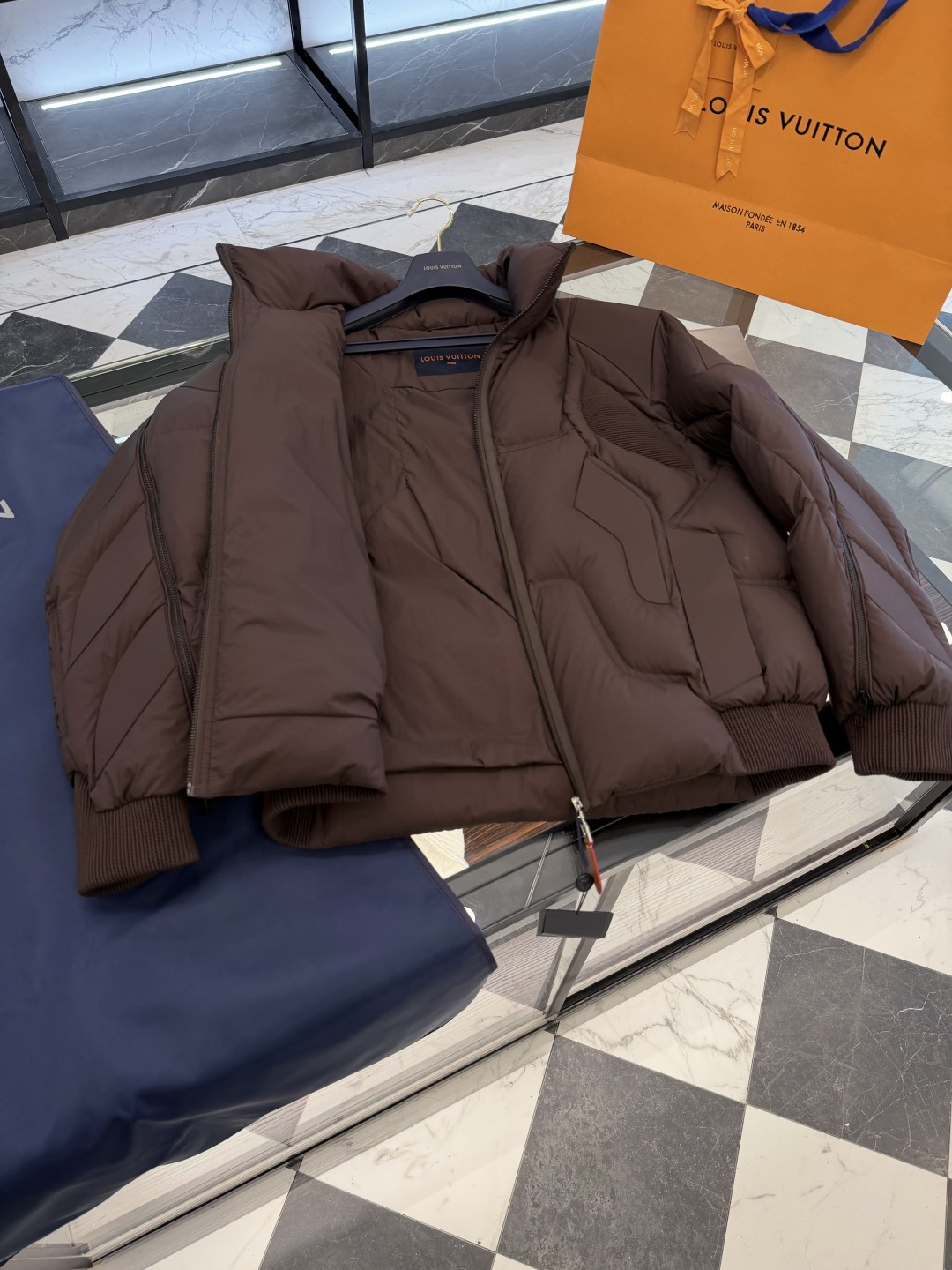 羽绒服 特级羽绒⬆️ Louis Vuitton Lv2025全新重工机甲风立领羽绒外套.鹅绒填充.极致