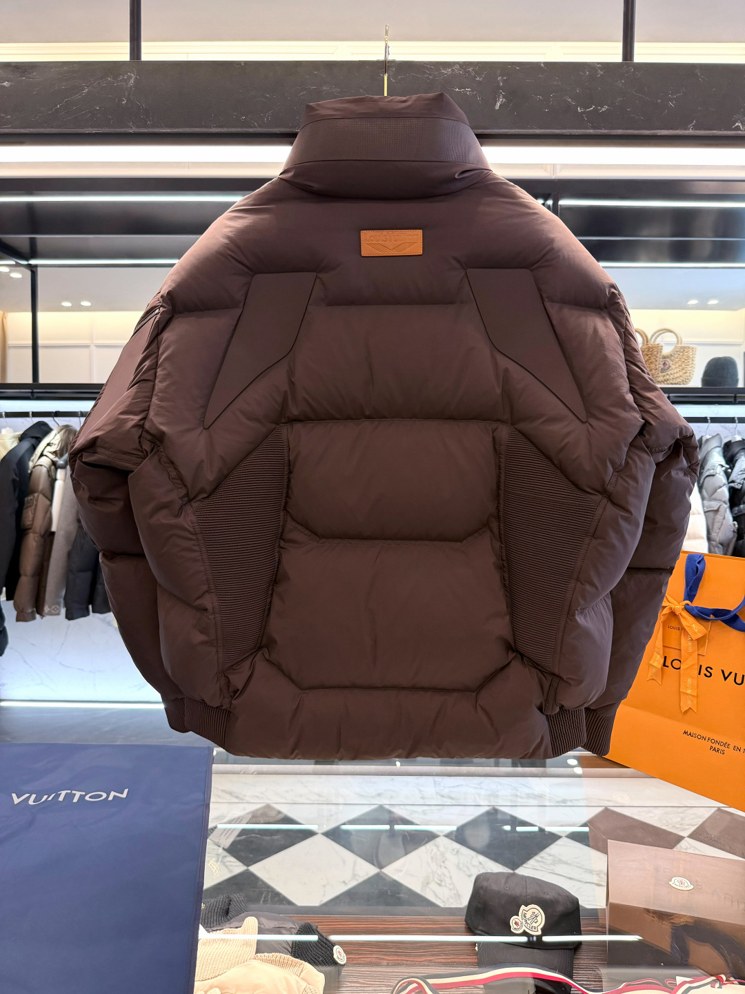 羽绒服 特级羽绒⬆️ Louis Vuitton Lv2025全新重工机甲风立领羽绒外套.鹅绒填充.极致