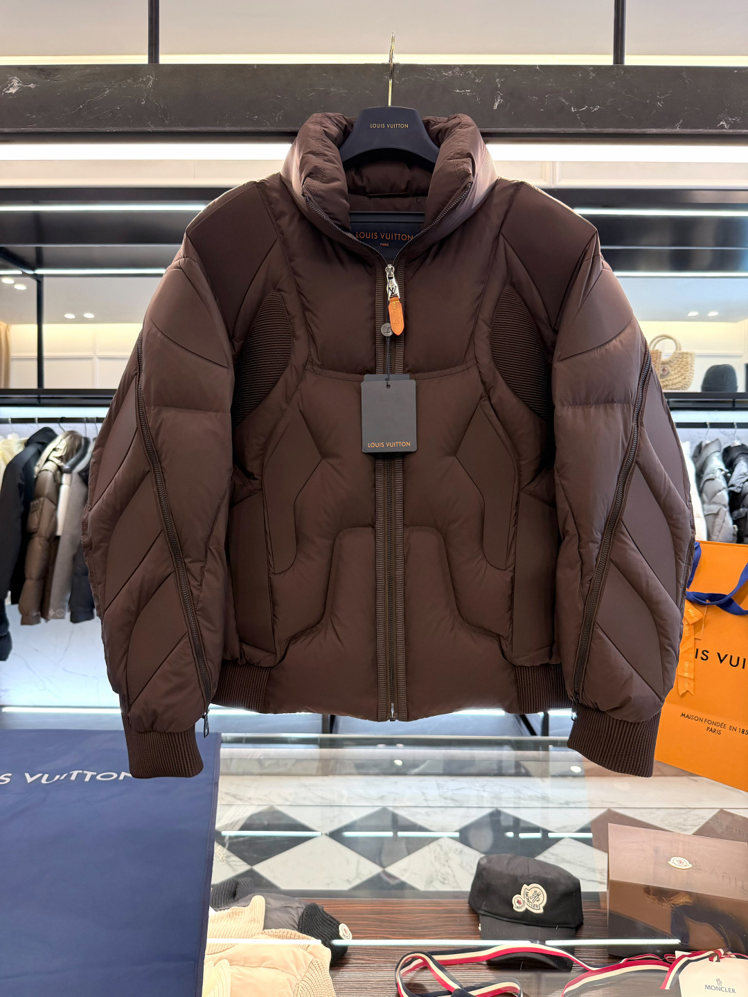 羽绒服 特级羽绒⬆️ Louis Vuitton Lv2025全新重工机甲风立领羽绒外套.鹅绒填充.极致