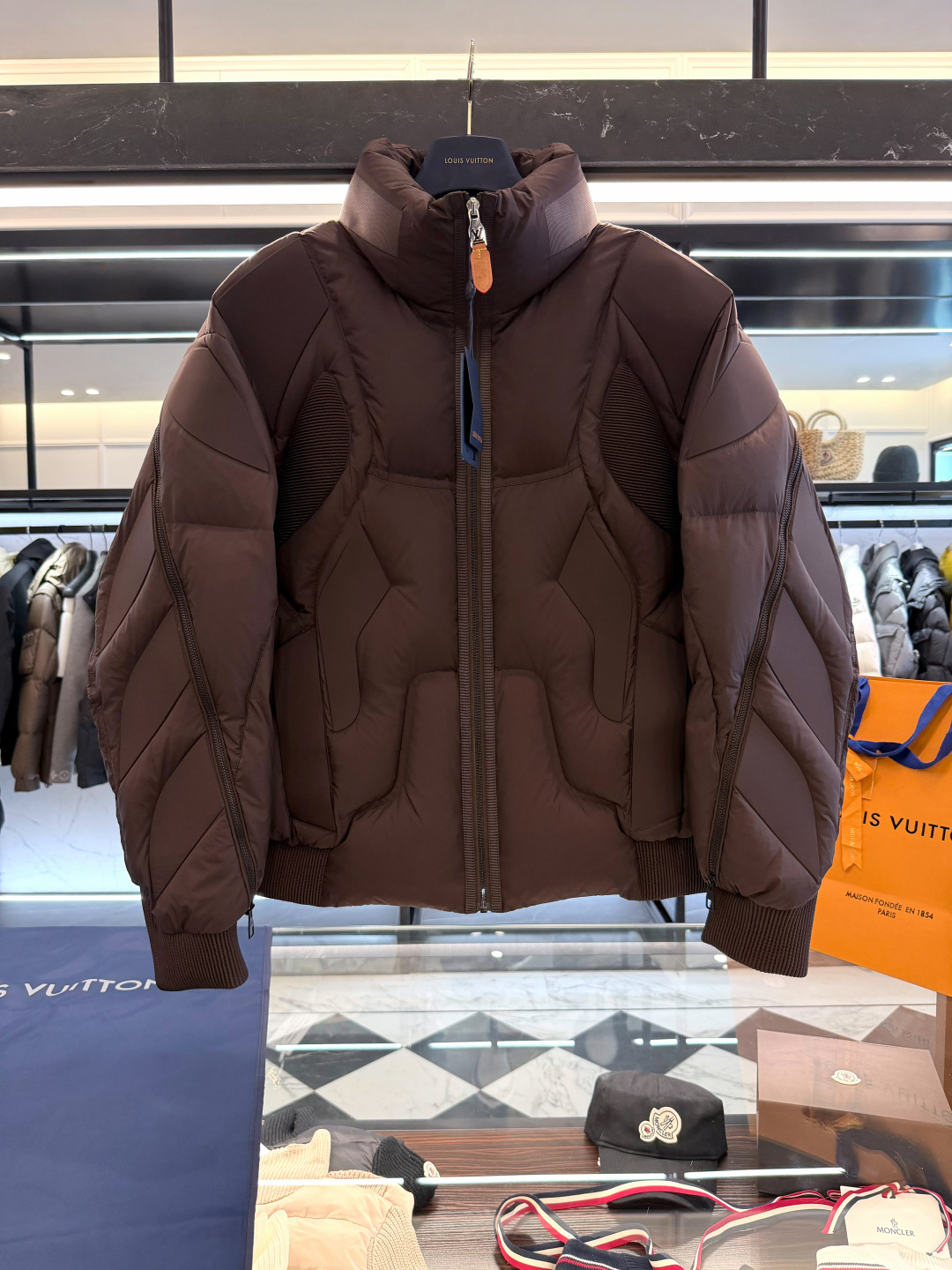 羽绒服 特级羽绒⬆️ Louis Vuitton Lv2025全新重工机甲风立领羽绒外套.鹅绒填充.极致