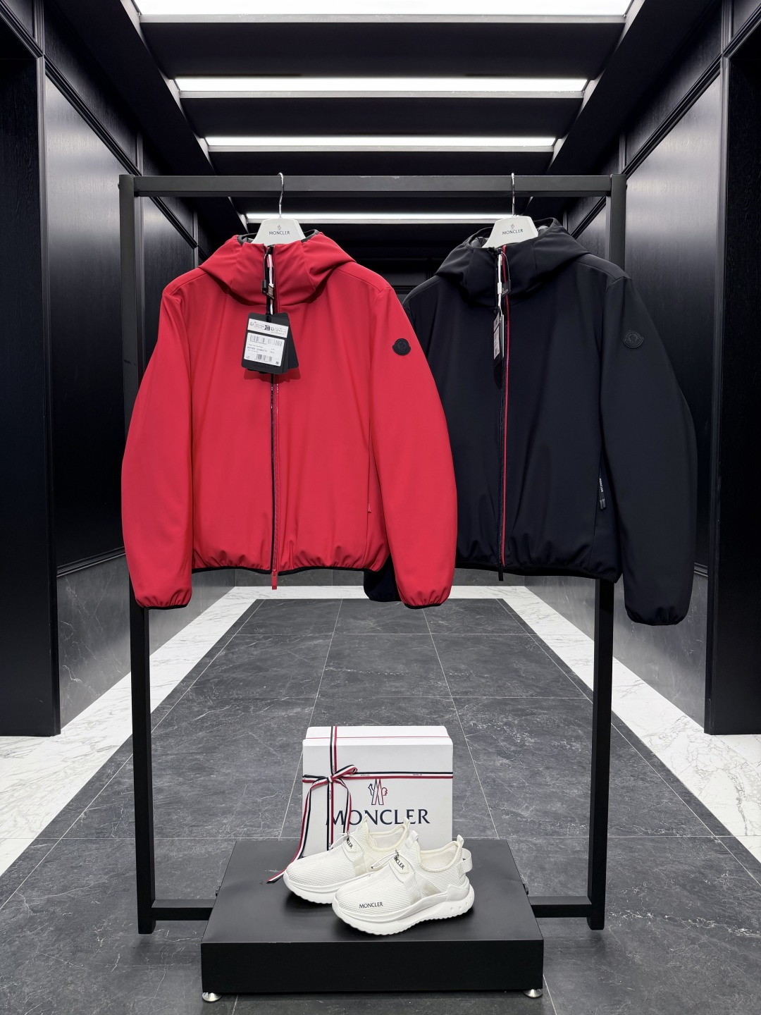 Moncler Batisse男士连帽短款羽绒夹克外套.科技面料,无需熨烫,自然抗褶皱,超强工整度.两色