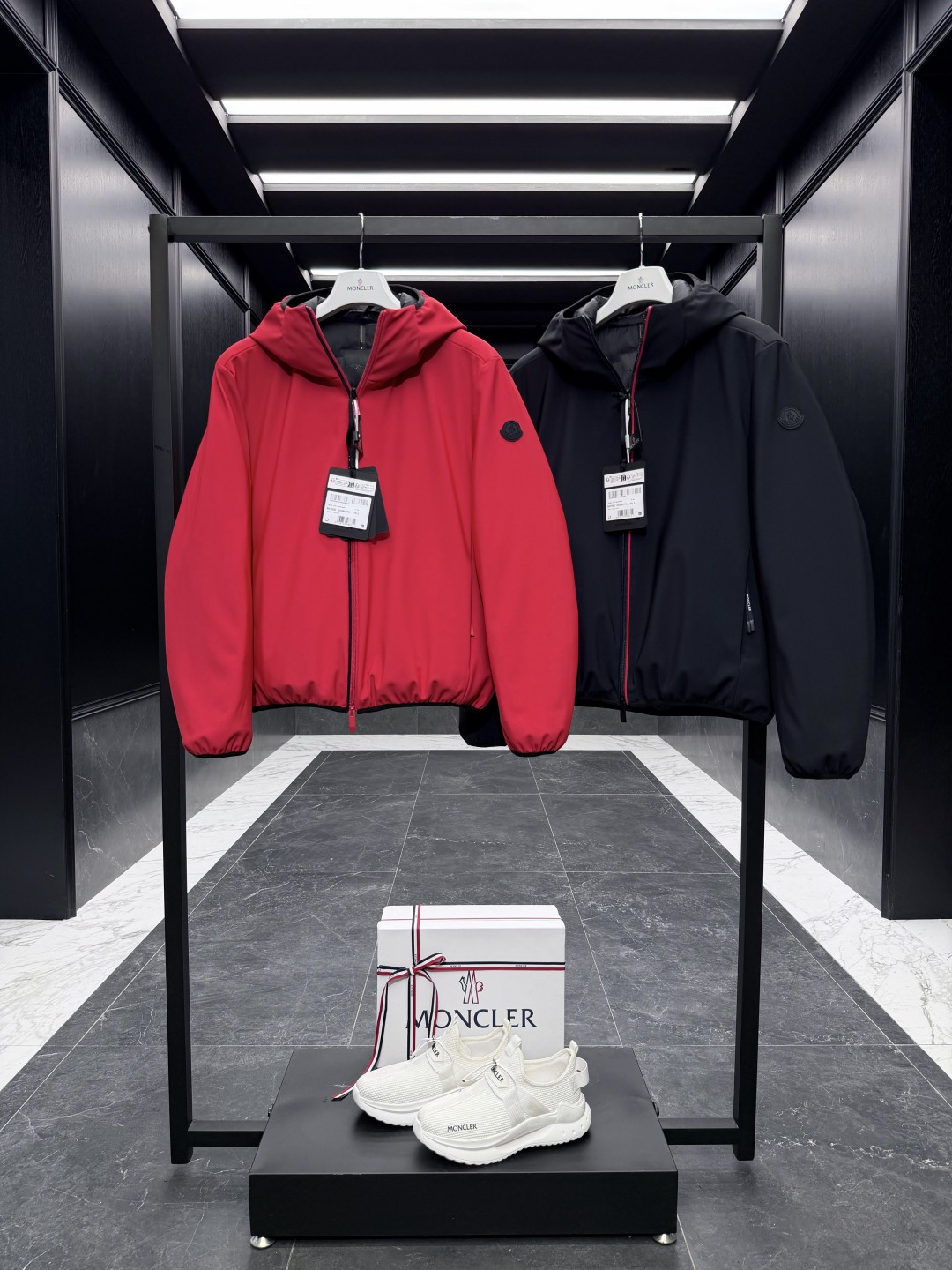 Moncler Batisse男士连帽短款羽绒夹克外套.科技面料,无需熨烫,自然抗褶皱,超强工整度.两色