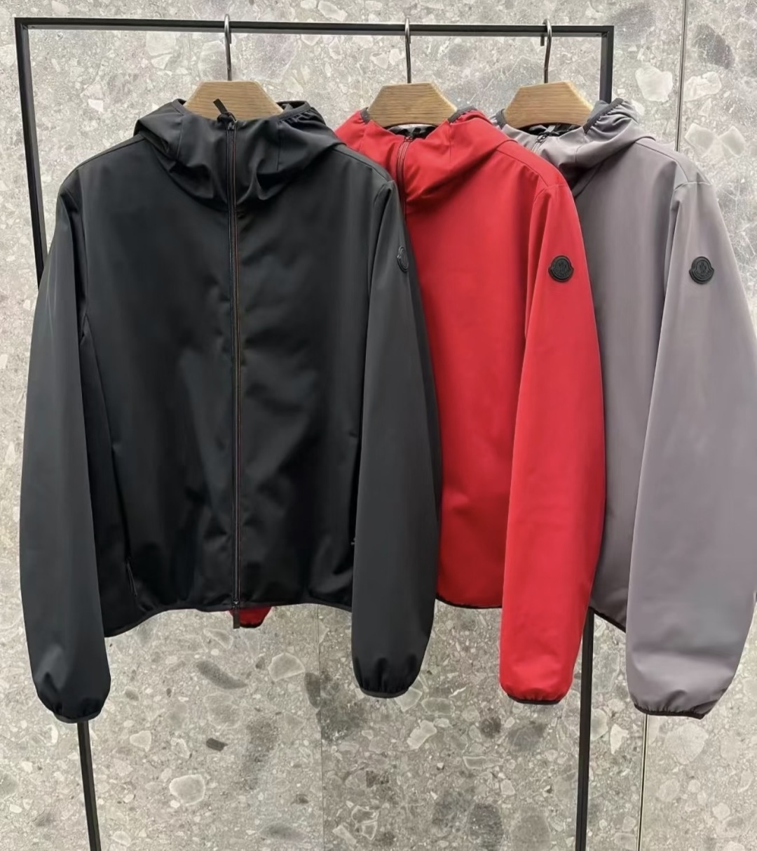 NO:597986,Moncler Batisse men's hooded short down jacket. Actual shot at the counter for reference.,,jackets & coats,jackets & coats,down jacket,hats,alexander wang19860909Moncler Batisse男士连帽短款羽绒夹克外套.柜台实拍参考.,,jackets & coats,jackets & coats,down jacket,hats,alexander wang,Men's clothing