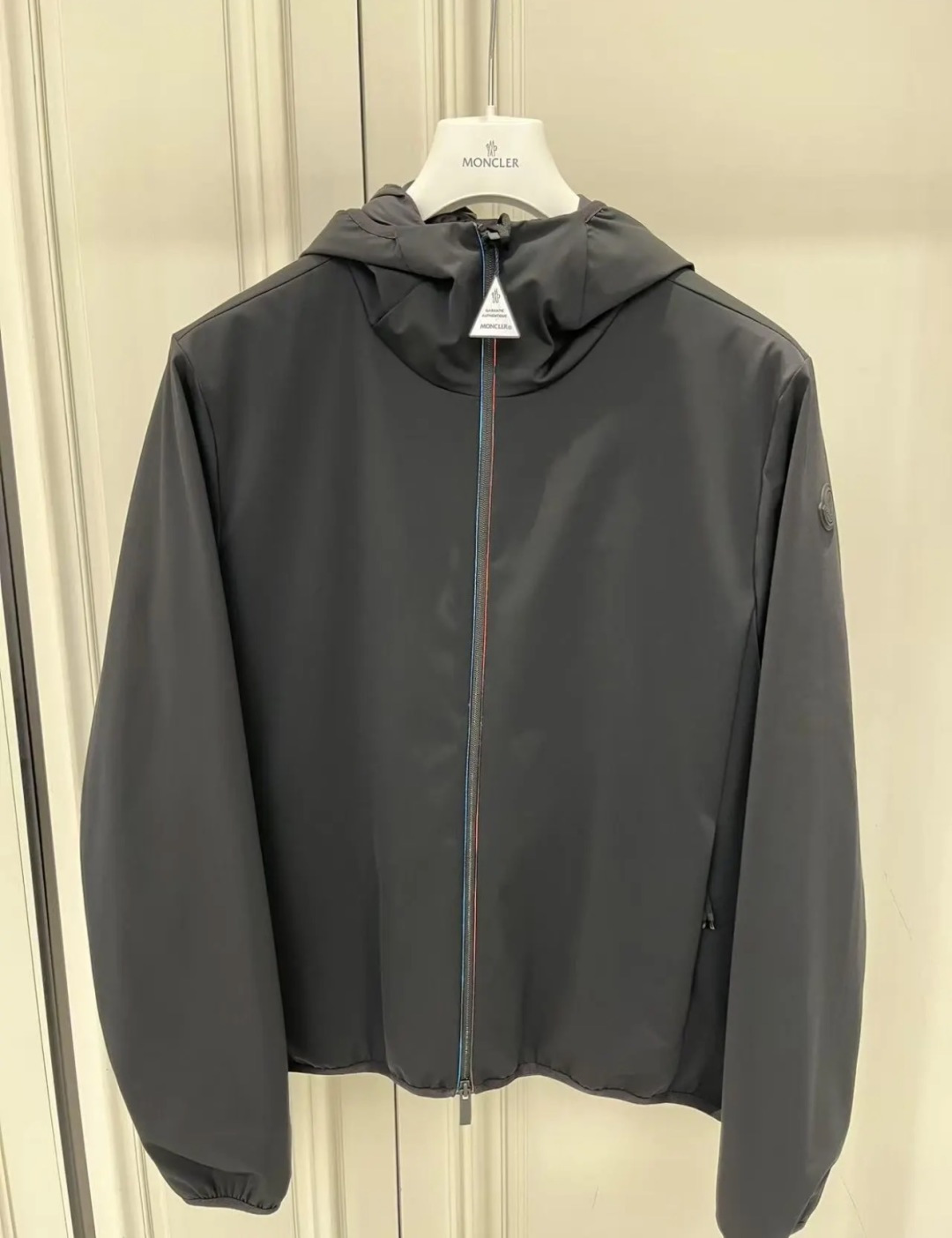 Moncler Batisse男士连帽短款羽绒夹克外套.柜台实拍参考.