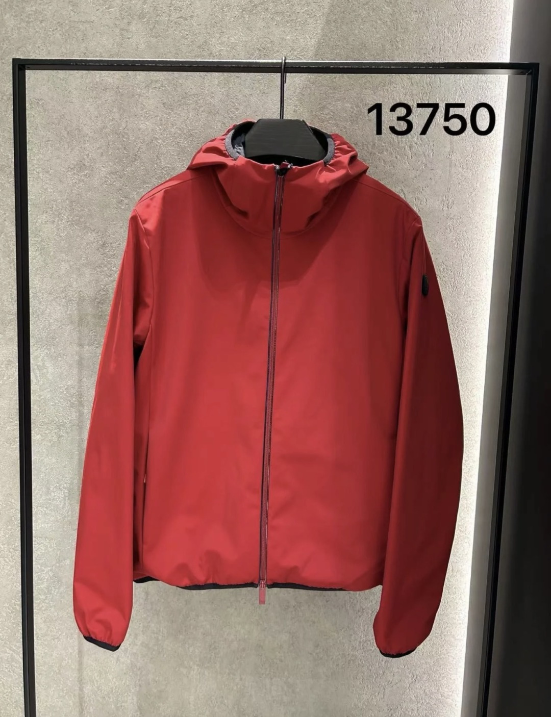 Moncler Batisse男士连帽短款羽绒夹克外套.柜台实拍参考.