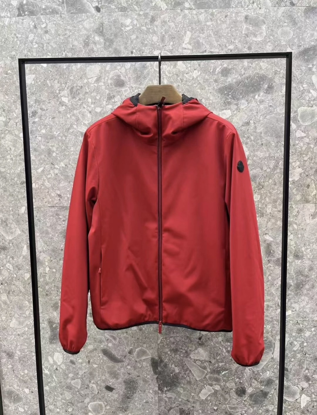 Moncler Batisse男士连帽短款羽绒夹克外套.柜台实拍参考.