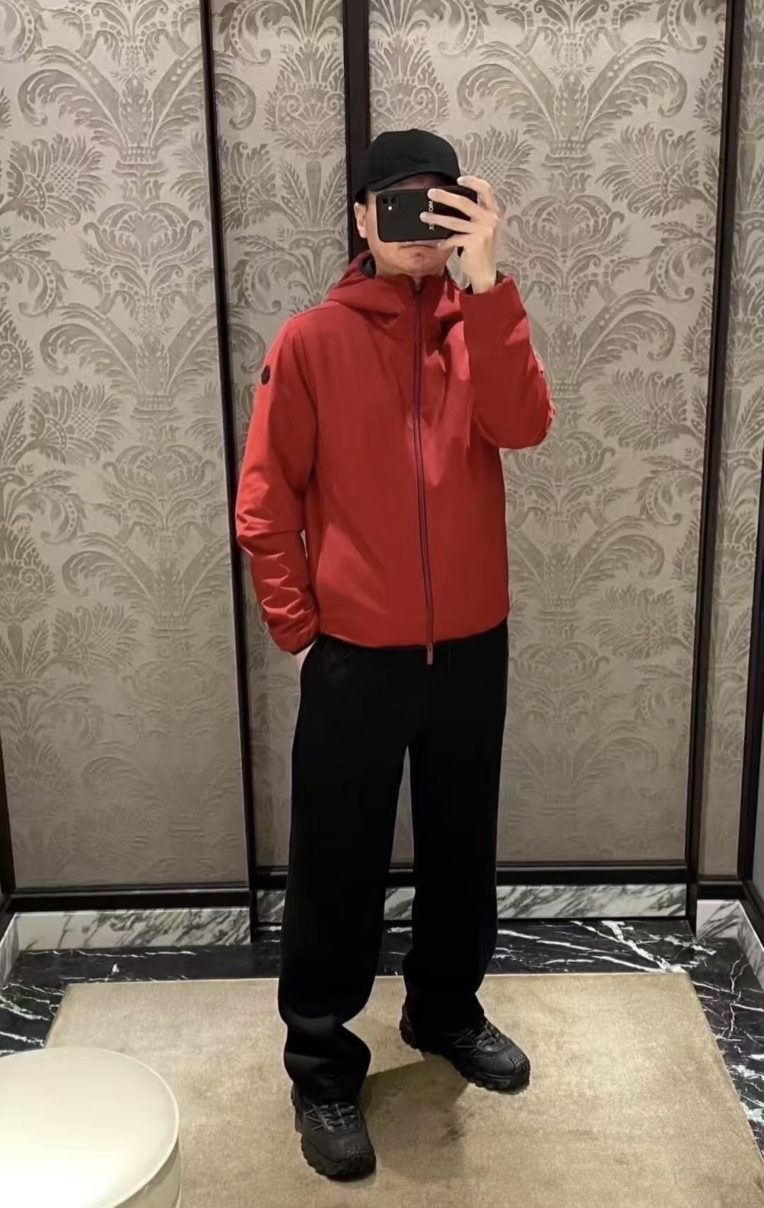 上身效果｜Moncler Batisse男士连帽短款羽绒夹克外套.科技面料,自然抗褶皱.