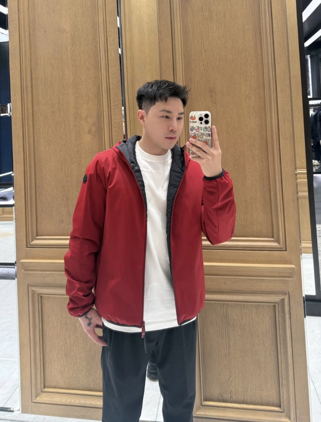 NO:597988,Upper body effect｜Moncler Batisse men's hooded short down jacket. Technical fabric, naturally anti-wrinkle.,,jackets & coats,jackets & coats,down jacket,hats,alexander wang19860909上身效果｜Moncler Batisse男士连帽短款羽绒夹克外套.科技面料,自然抗褶皱.,,jackets & coats,jackets & coats,down jacket,hats,alexander wang,Men's clothing