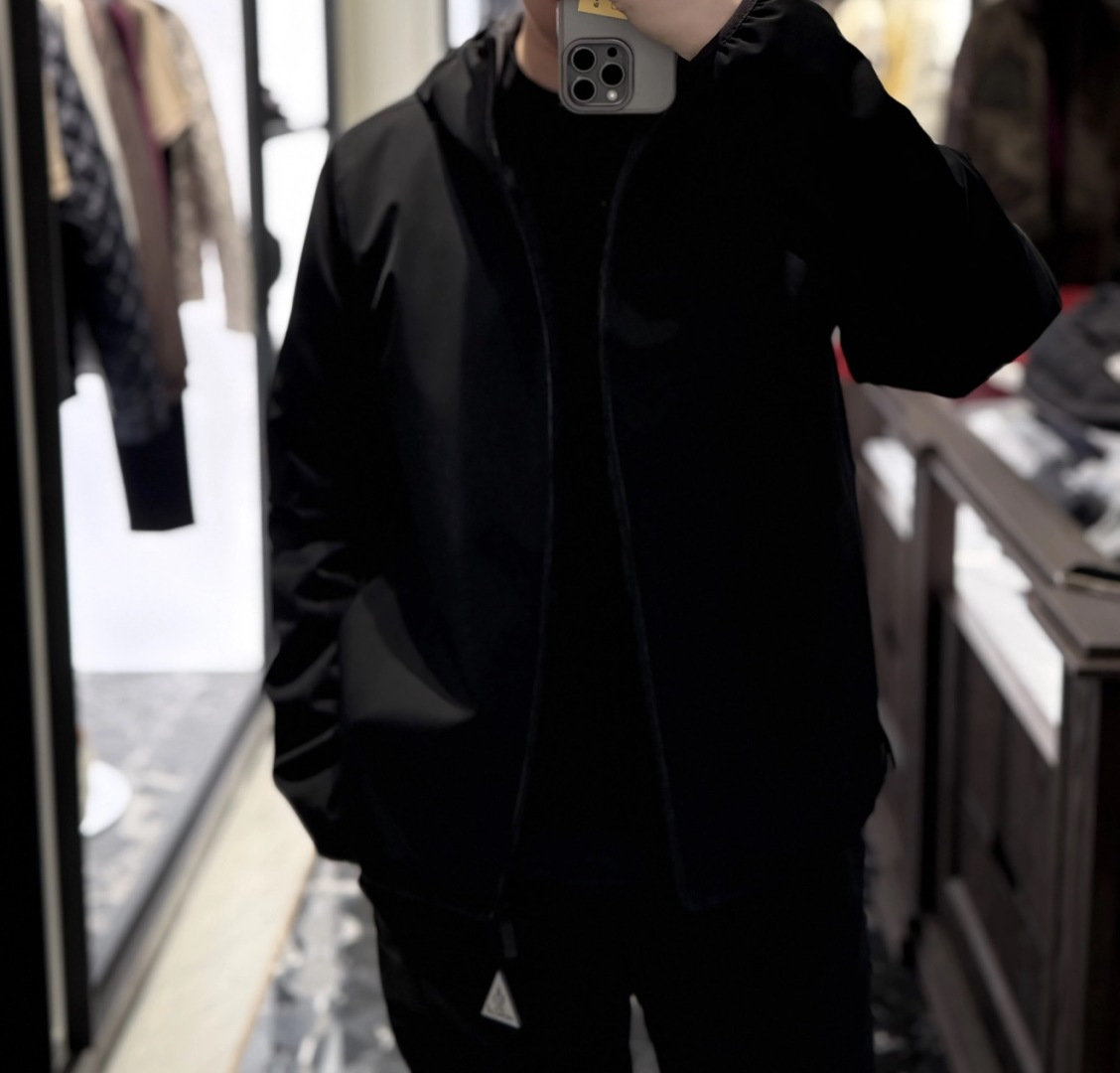 上身效果｜Moncler Batisse男士连帽短款羽绒夹克外套.科技面料,自然抗褶皱.