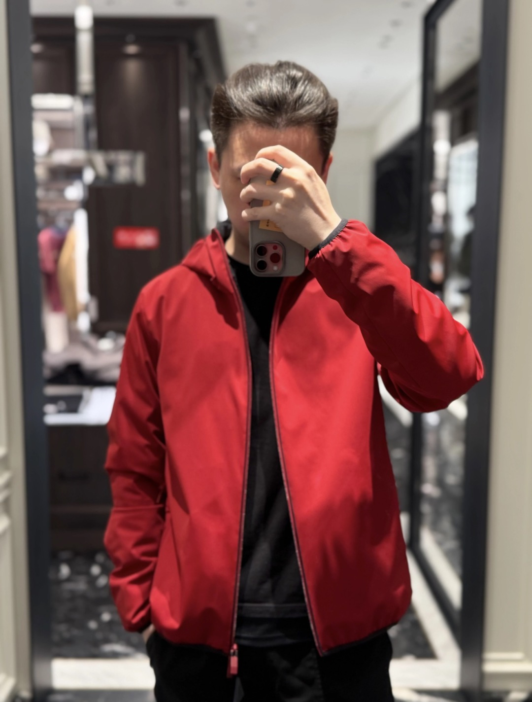 上身效果｜Moncler Batisse男士连帽短款羽绒夹克外套.科技面料,自然抗褶皱.