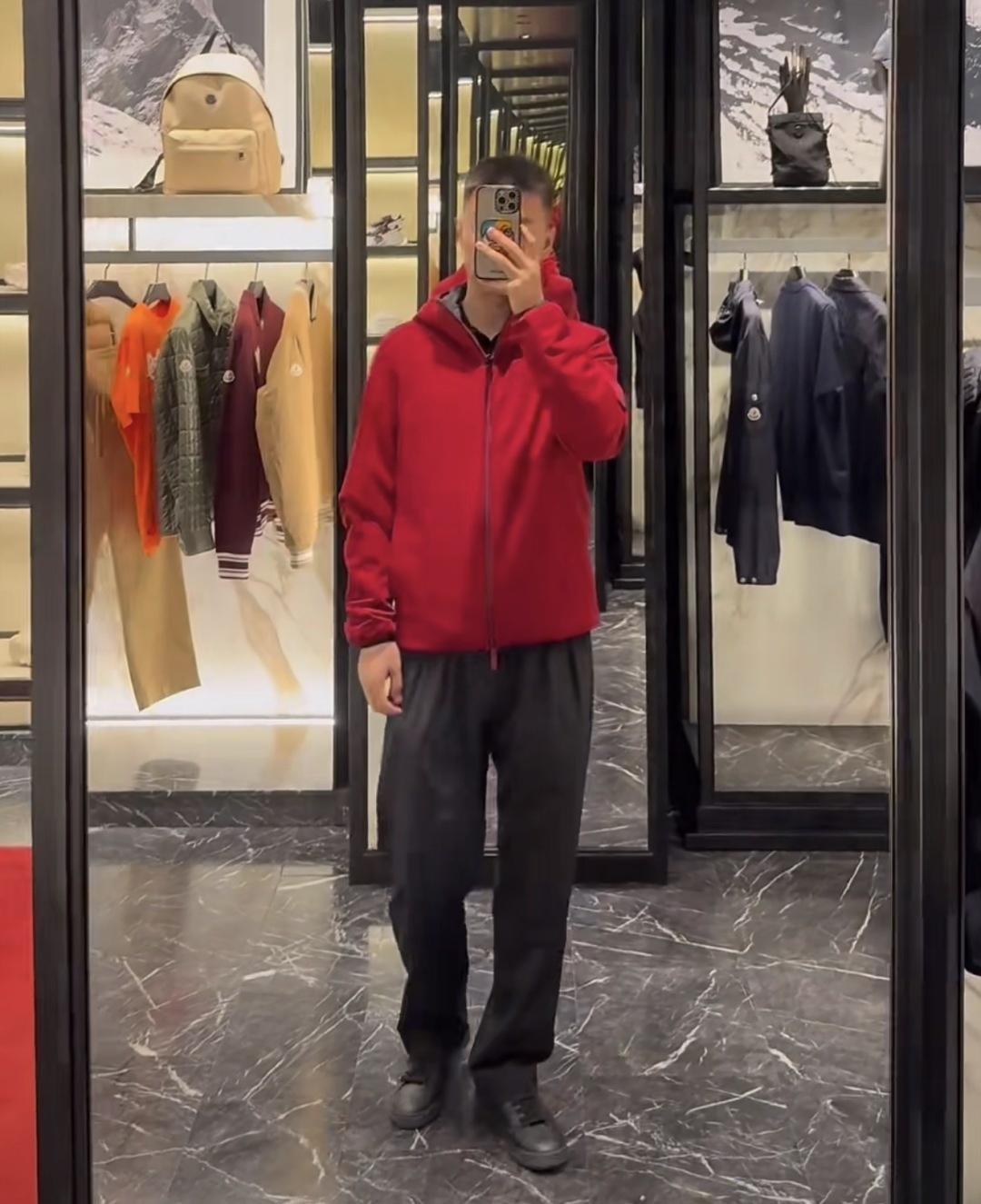 上身效果｜Moncler Batisse男士连帽短款羽绒夹克外套.科技面料,自然抗褶皱.